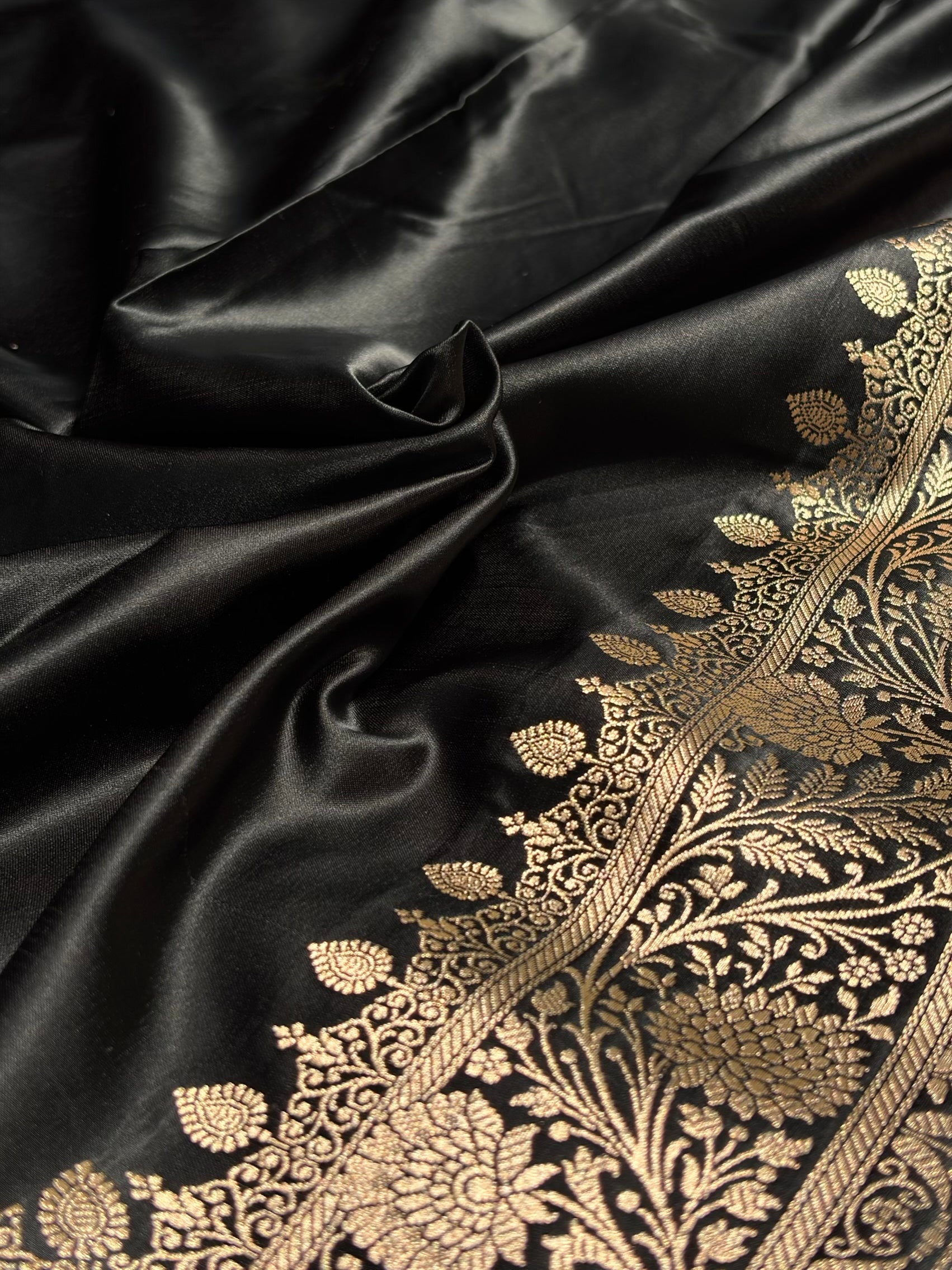 Black Booti Banarasi Katan Silk Saree SK24