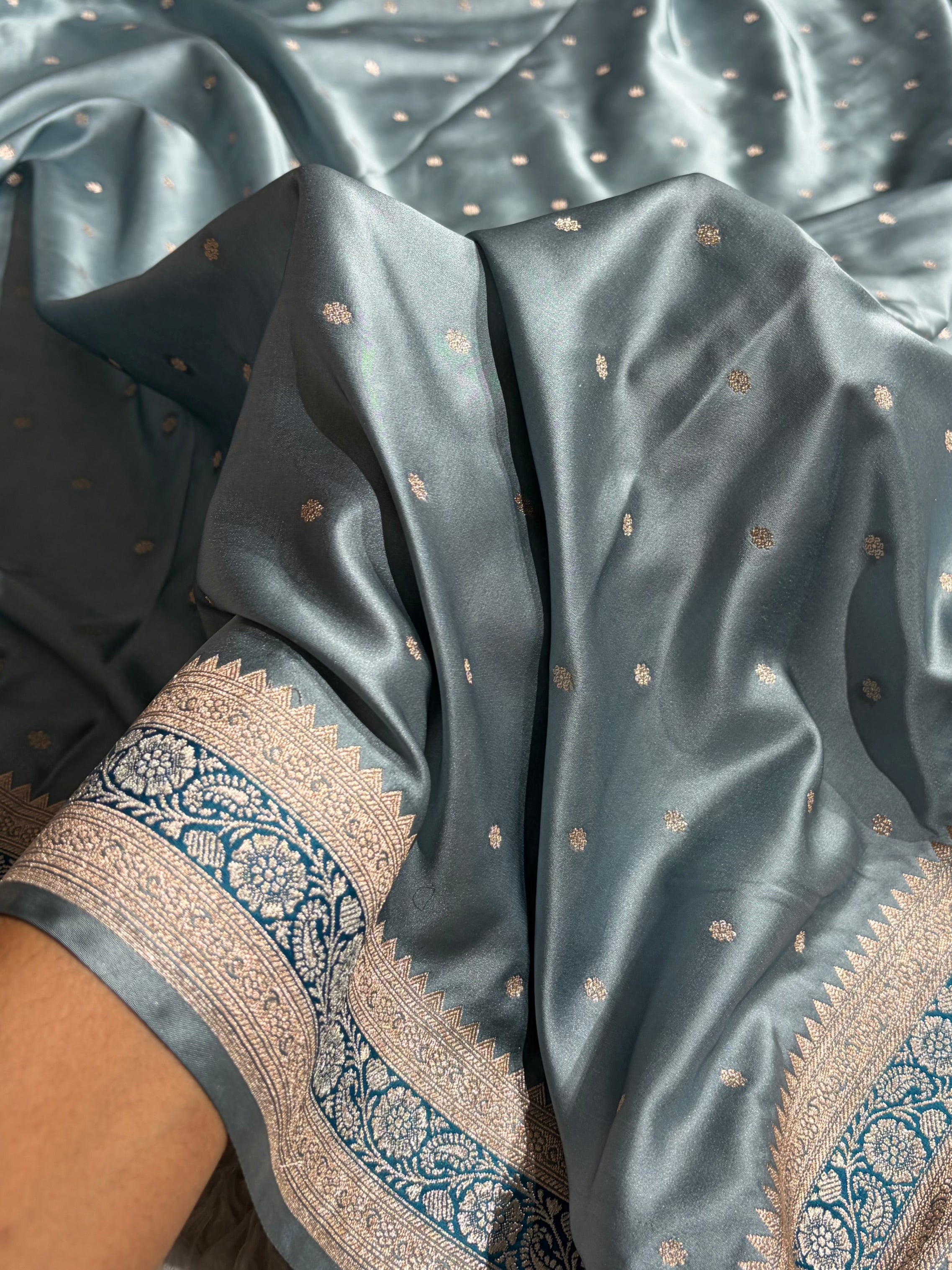 Banarasi Grey Shades Booti Mashru Silk Saree MS26