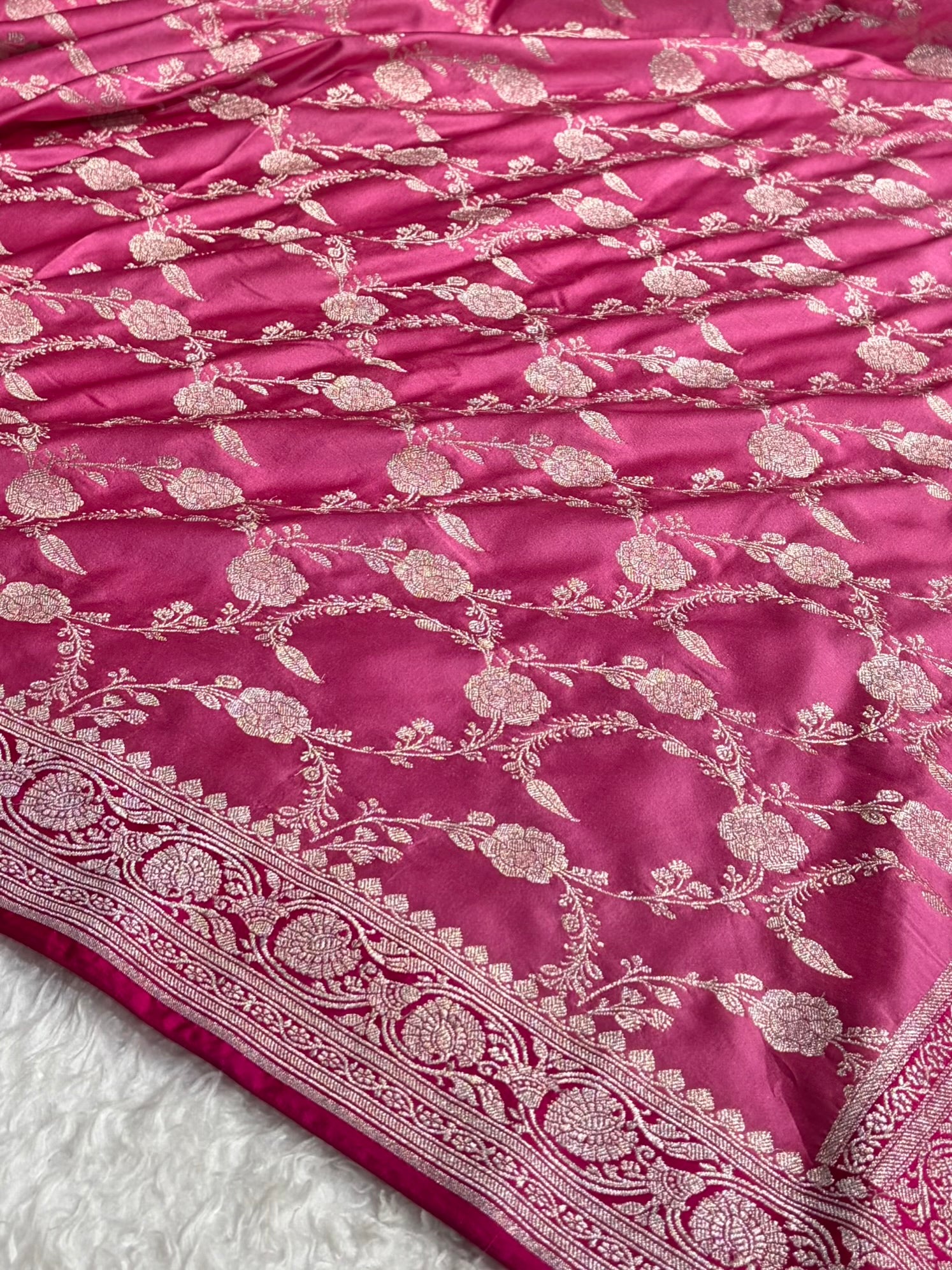 Contrast Baby Pink Shades Floral Jaal Pattern Mashru Silk Saree MS76