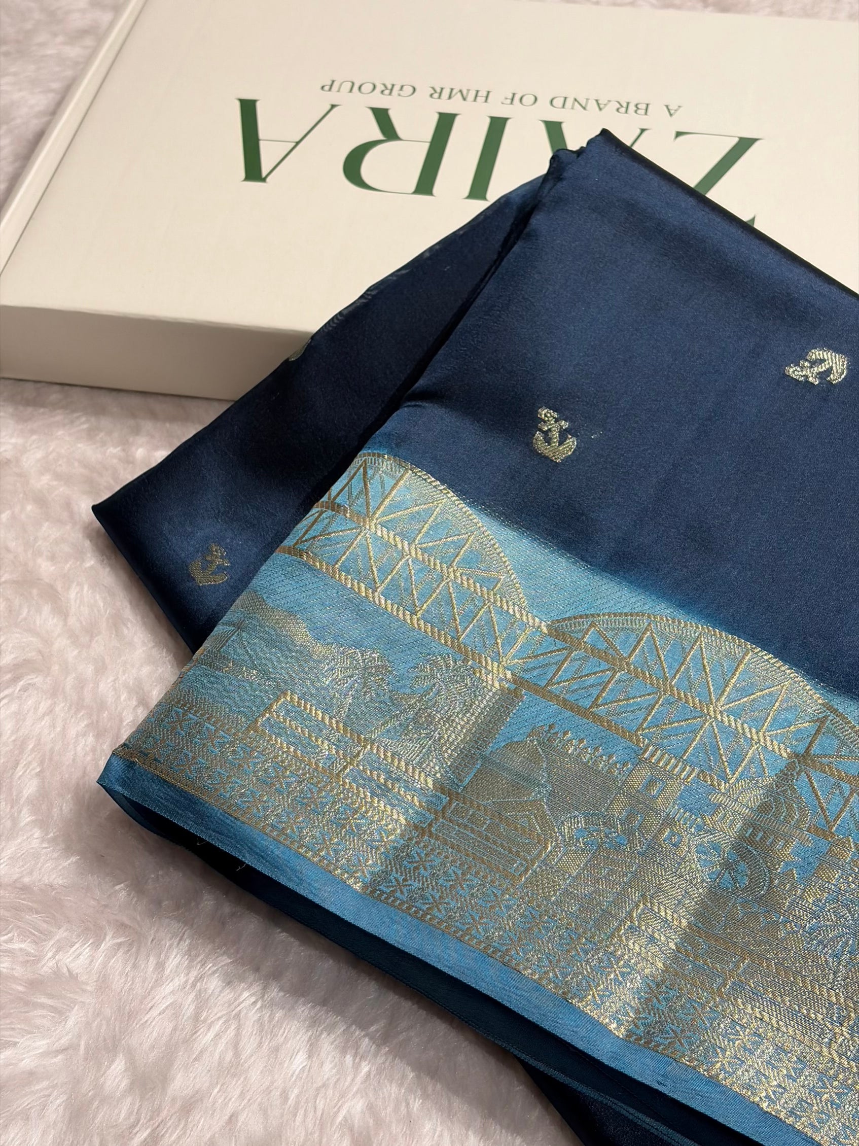 Banarasi Navy Blue With Firozi Contrast Shade Flower Boota Pure Caramel Mango Silk Saree CS-18