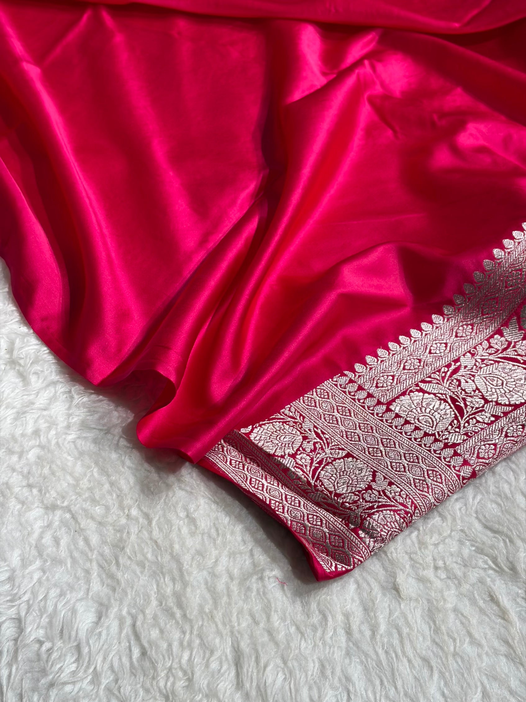 Banarasi Pattern Jaal Rani Shade Mashru Silk Saree MS23