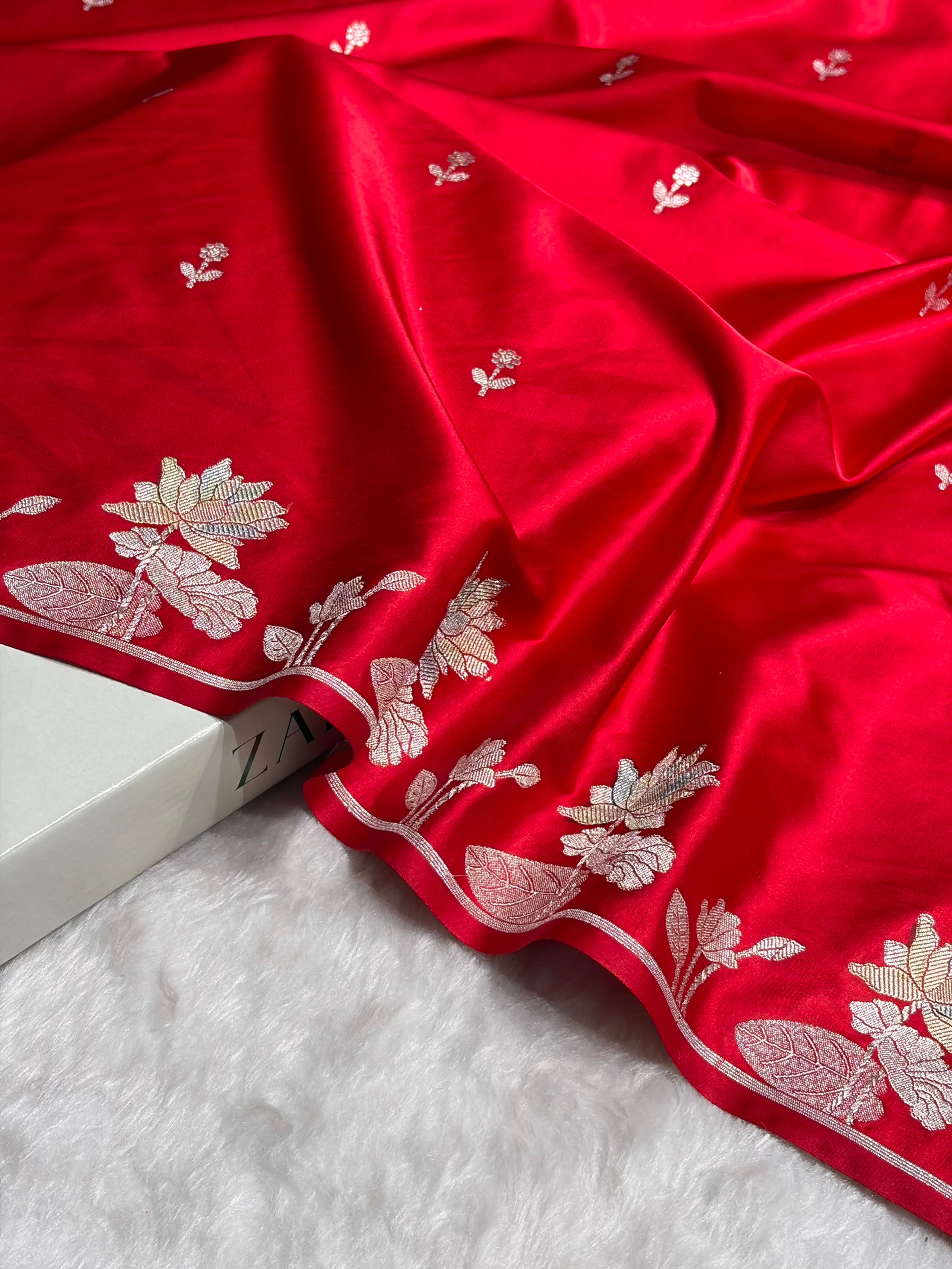 Red Floral Border With Minakari Booti Mashru Silk Saree MS54