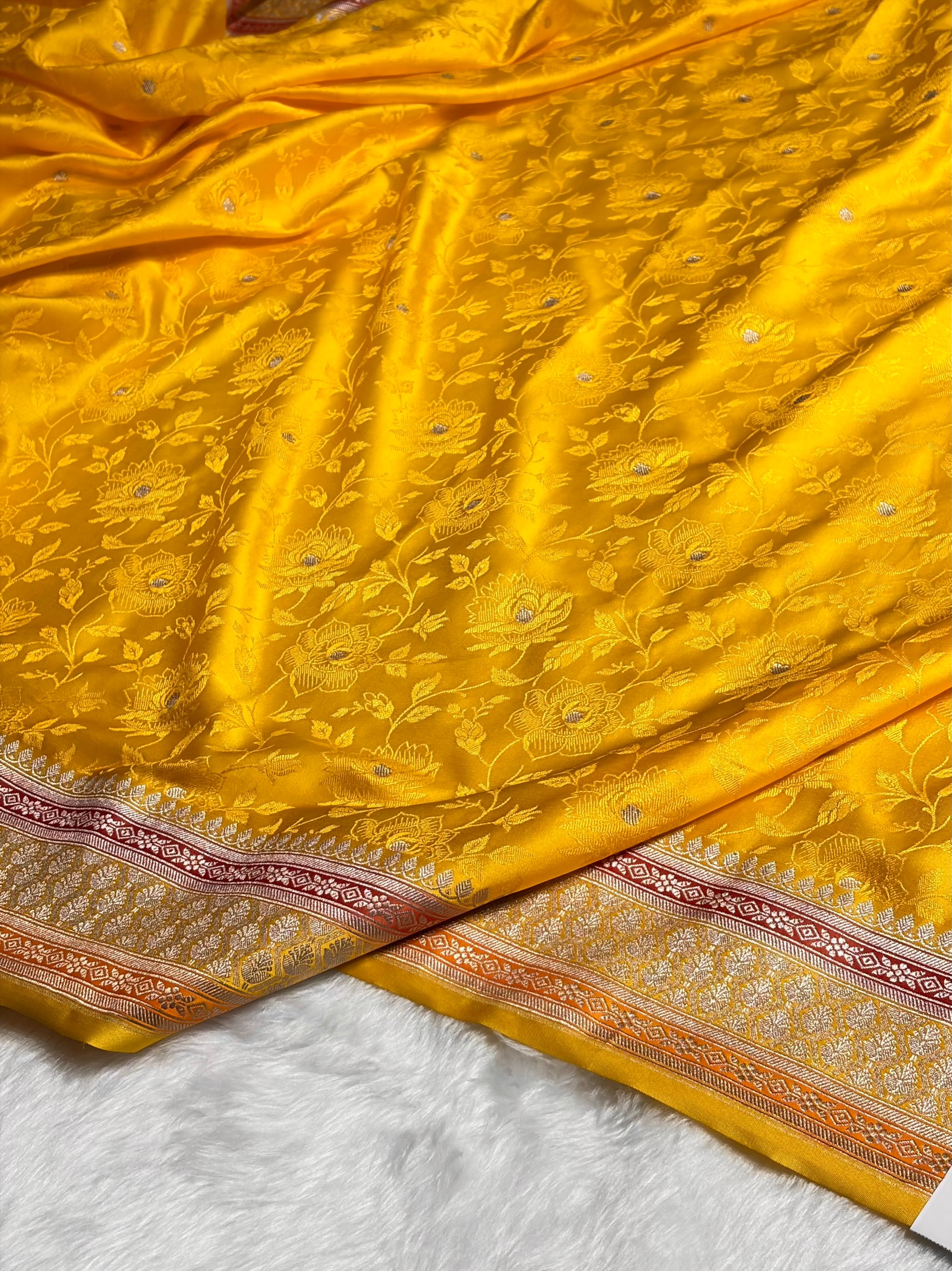 Yellow Shades Minakari Tanchoi Floral Booti Mashru Silk Saree MS59