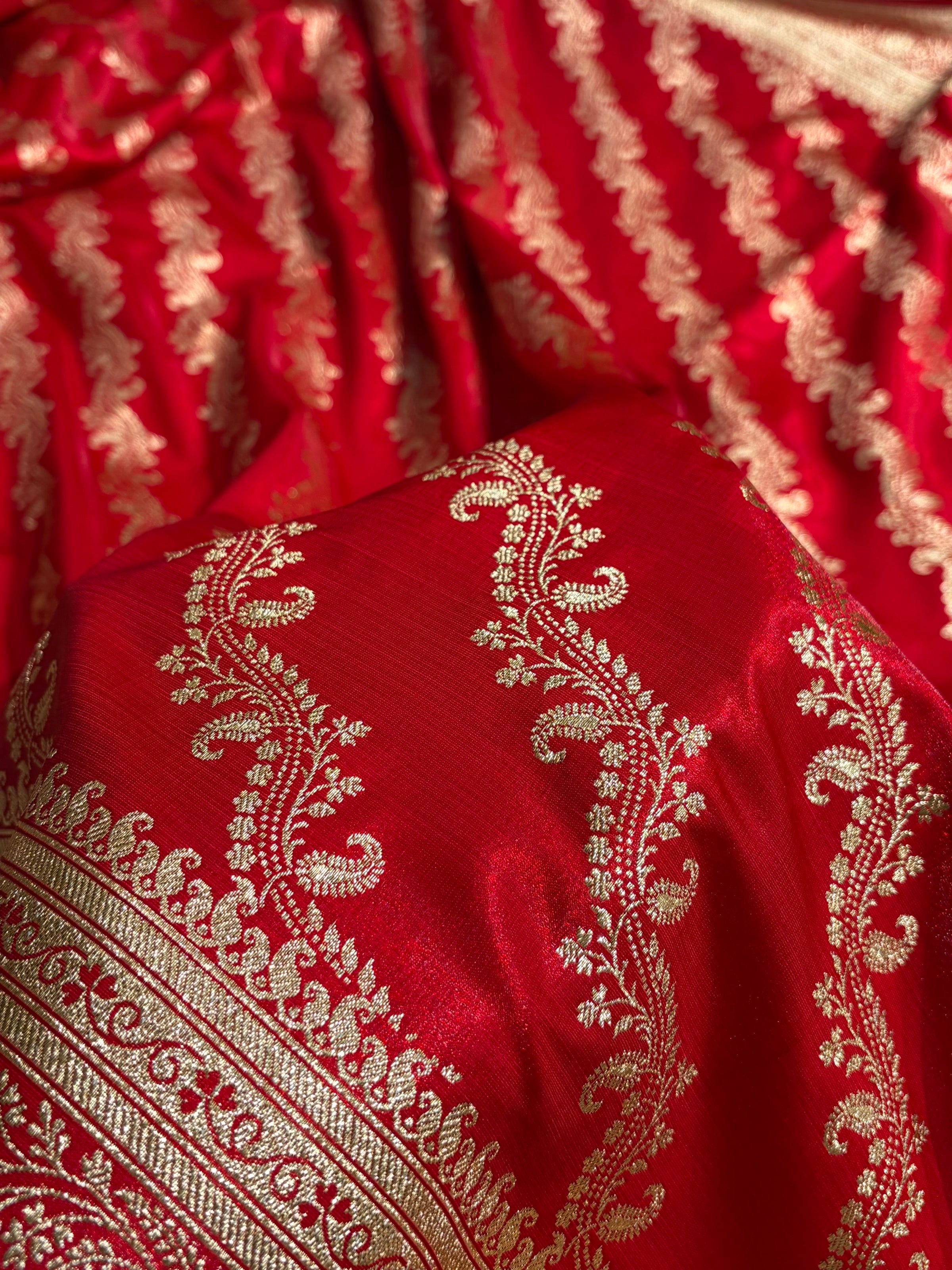 Red Shades Cross Pattern Banarasi Satin Silk Saree SS39