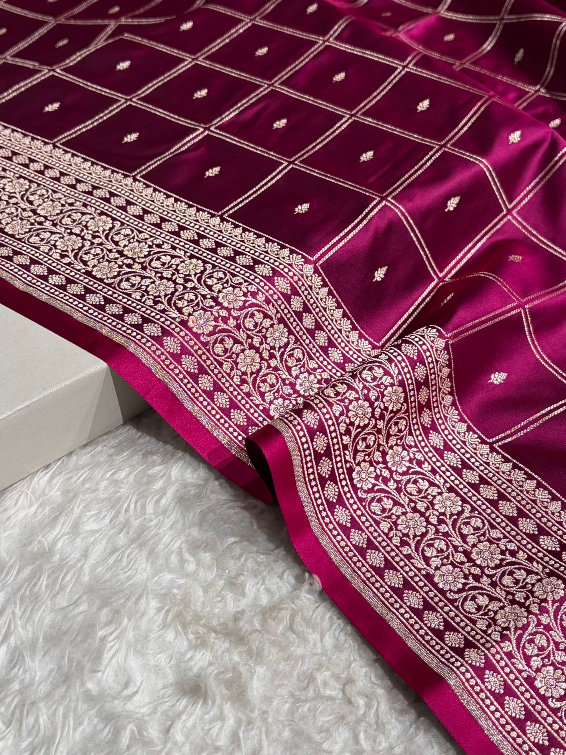 Wine Shades Banarasi With Floral Border Mashru Silk Saree MSM-124