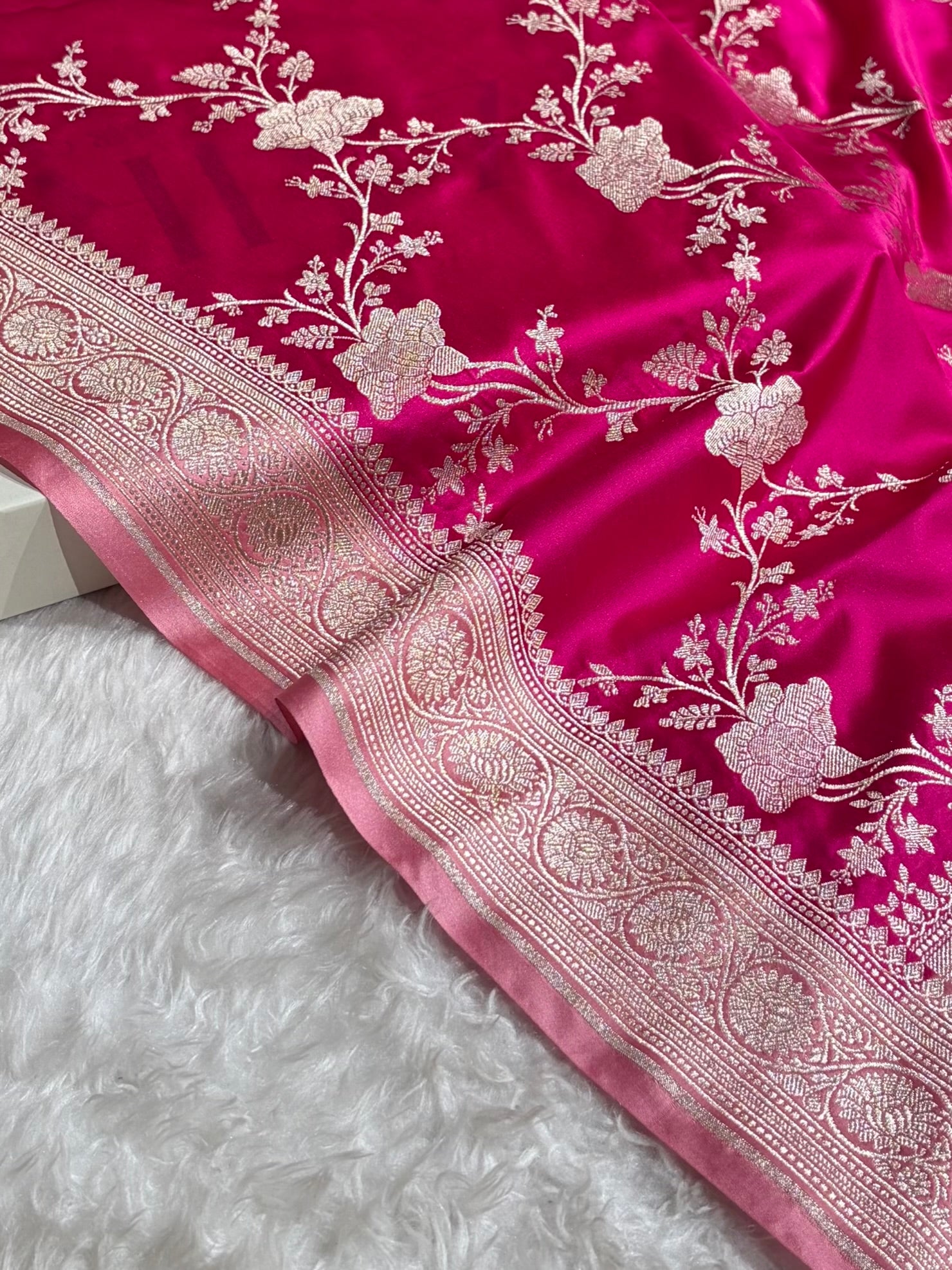 Banarasi Contrast Rani - Baby Pink Shades Jaal Mashru Silk Saree MS63