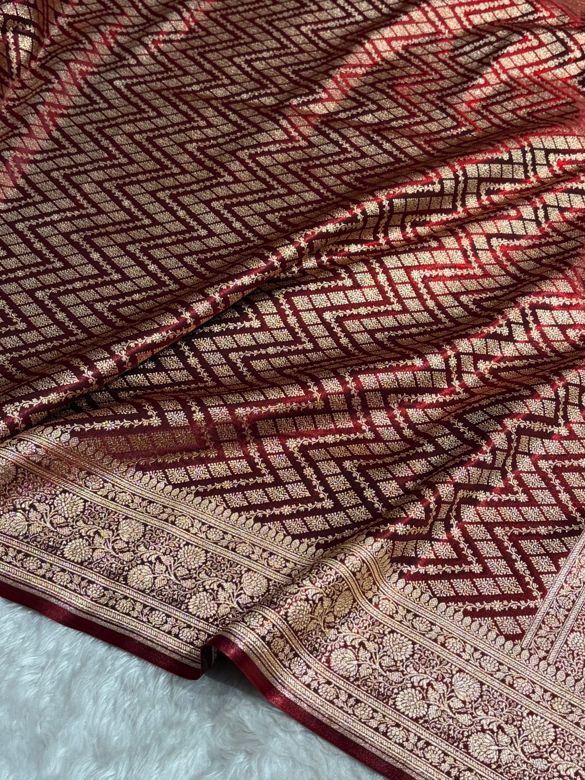 Maroon Shades Jaal Pattern Banarasi Satin Silk Saree SS56