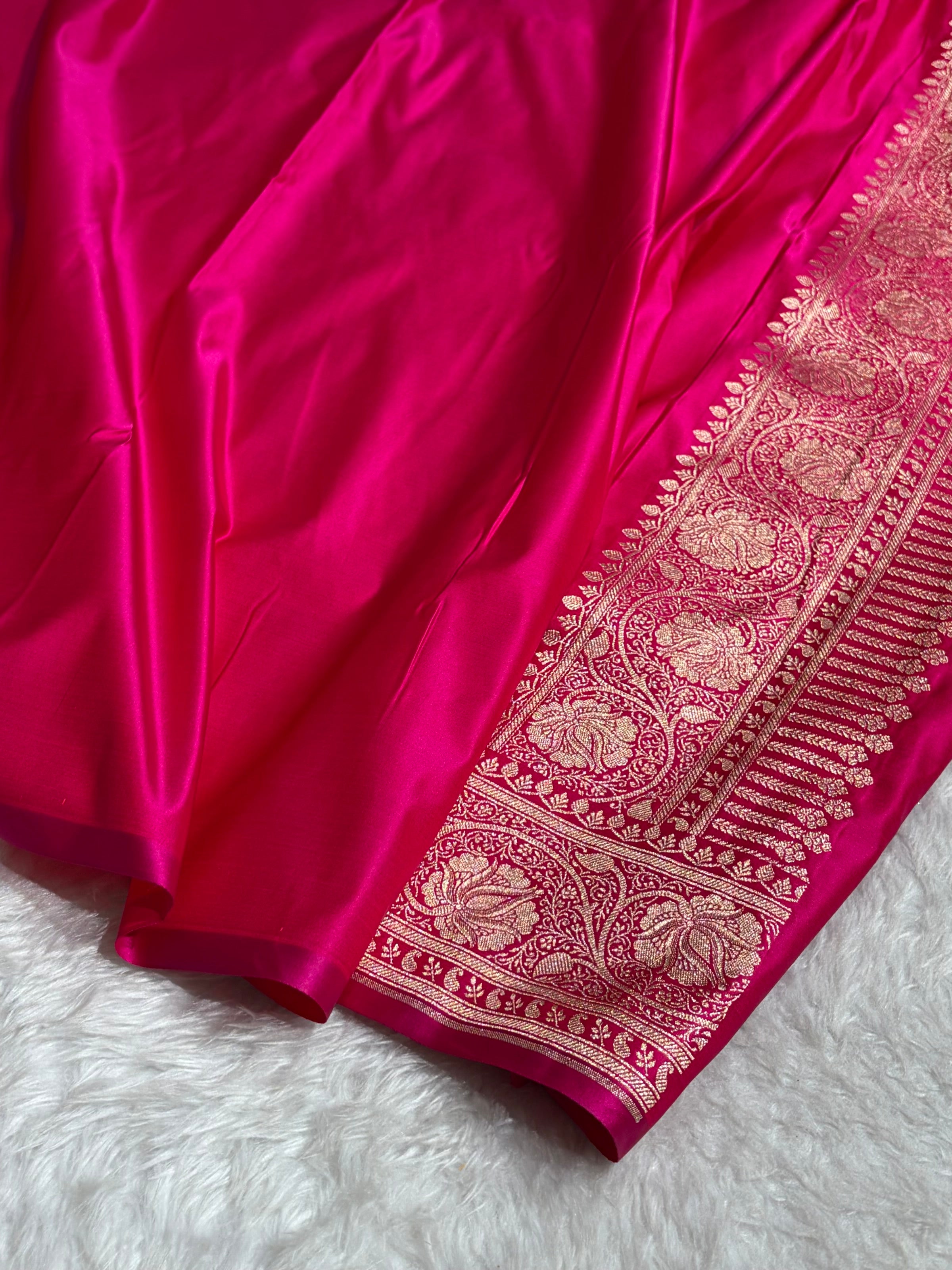 Contrast Banarasi Satin Katan Saree Booti Pattern in Mahndi/ Rani Shades SK140