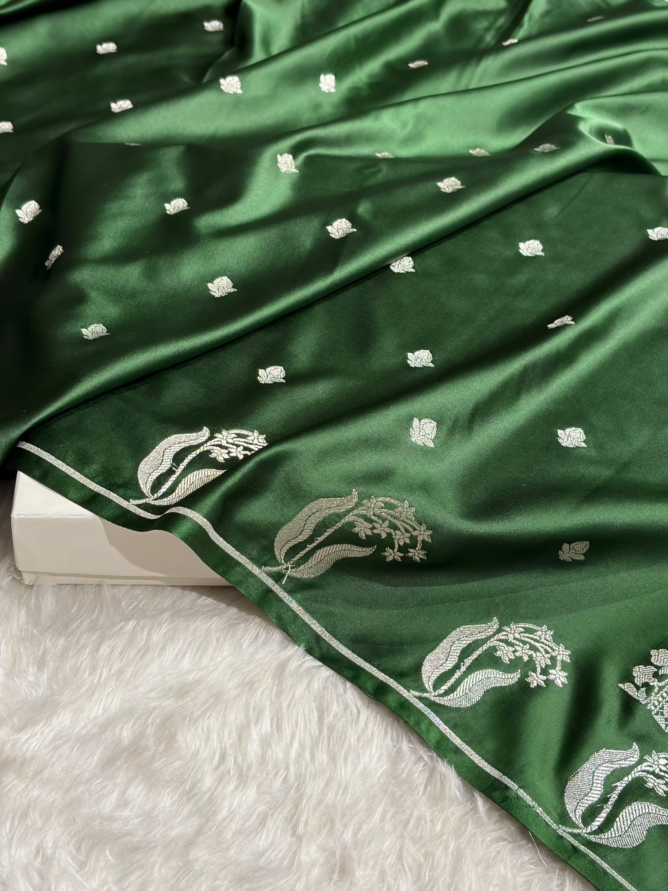 Bottle Green Shades Floral Border Booti Mashru Silk Saree MCS74