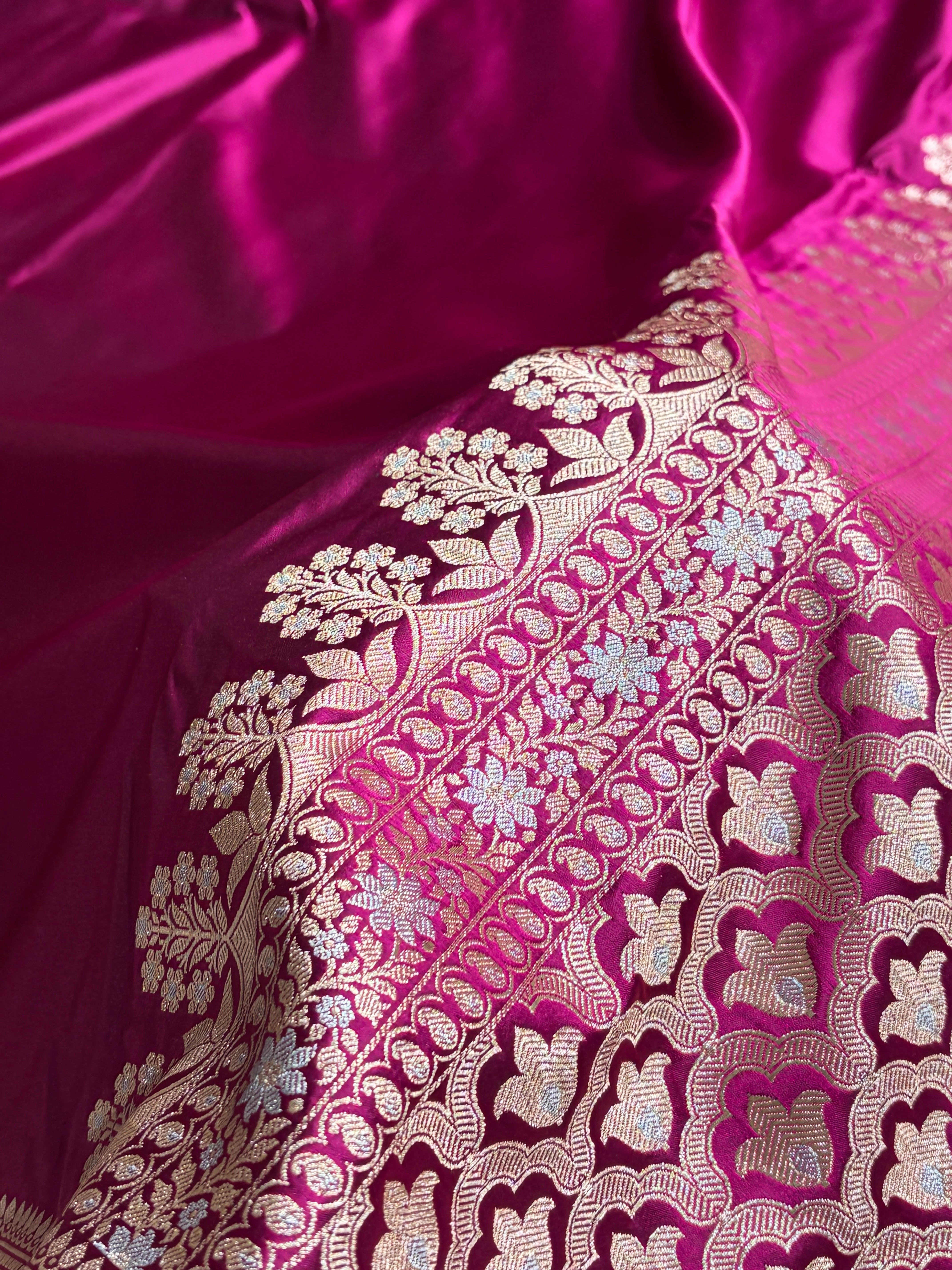Wine Shades Plain Banarasi With Minakari Floral Border Mashru Silk Saree MSM-123