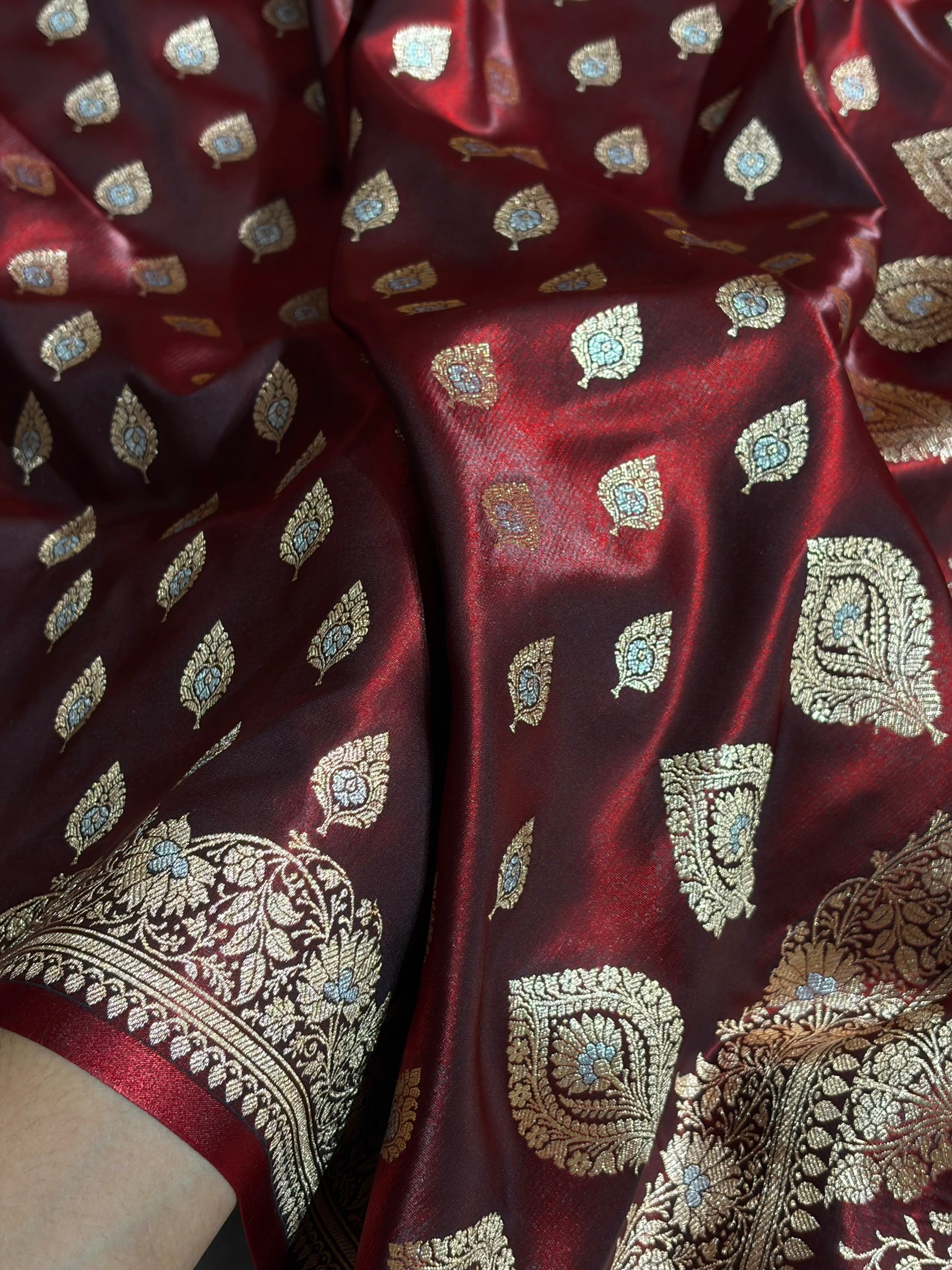 Banarasi Maroon Shades Minakari Booti Pattern Banarasi Satin Silk Saree SS60