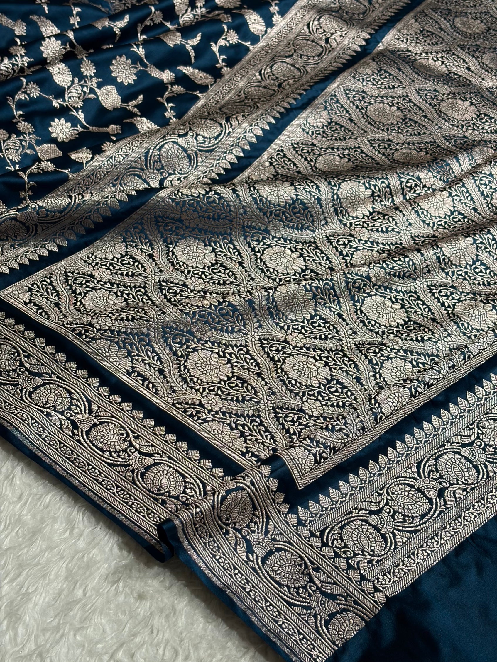 Banarasi Navy Blue Shades Jaal Mashru Silk Saree MCS42