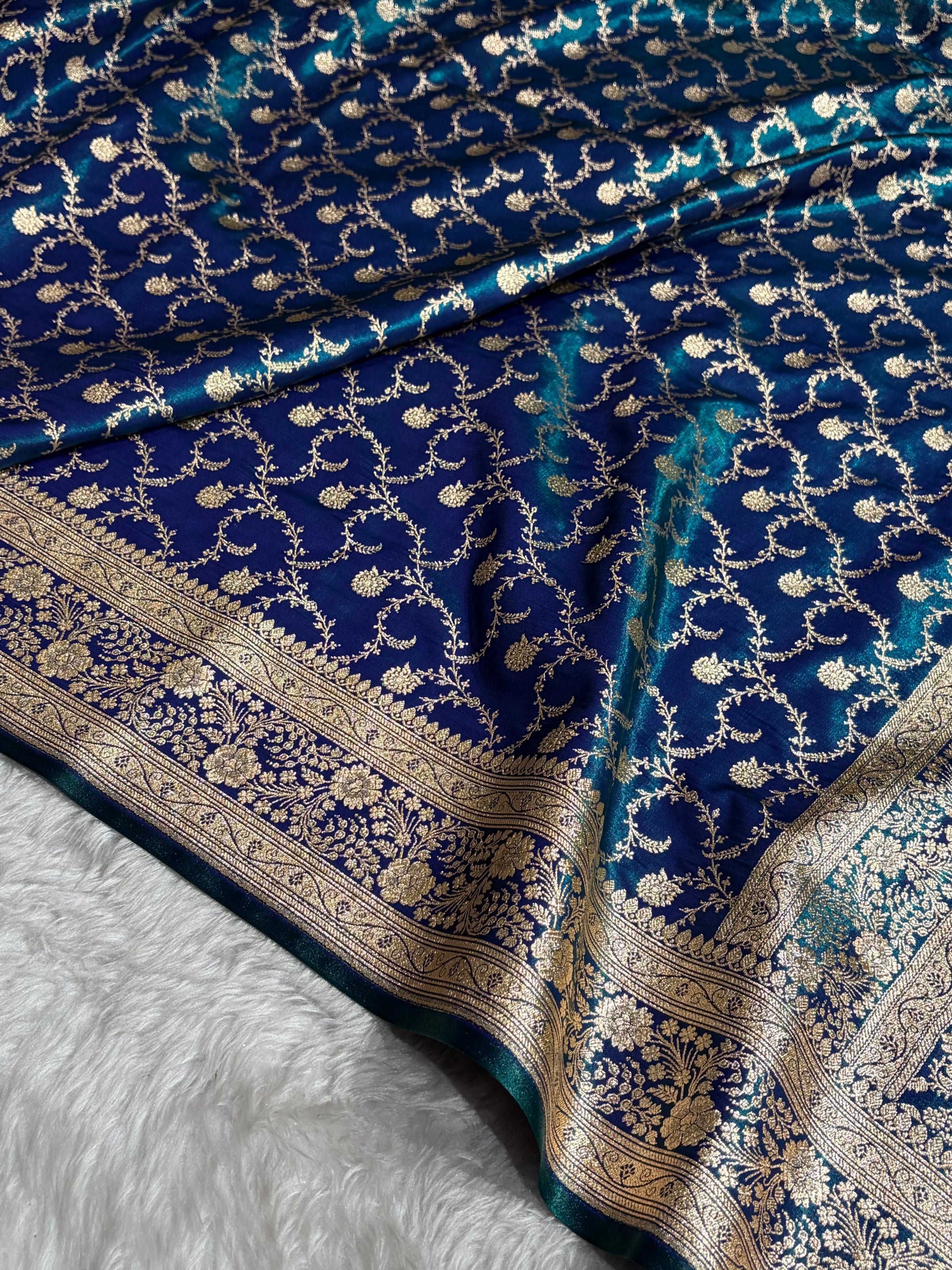 Peacock Shades Jaal Pattern Banarasi Satin Silk Saree SS43