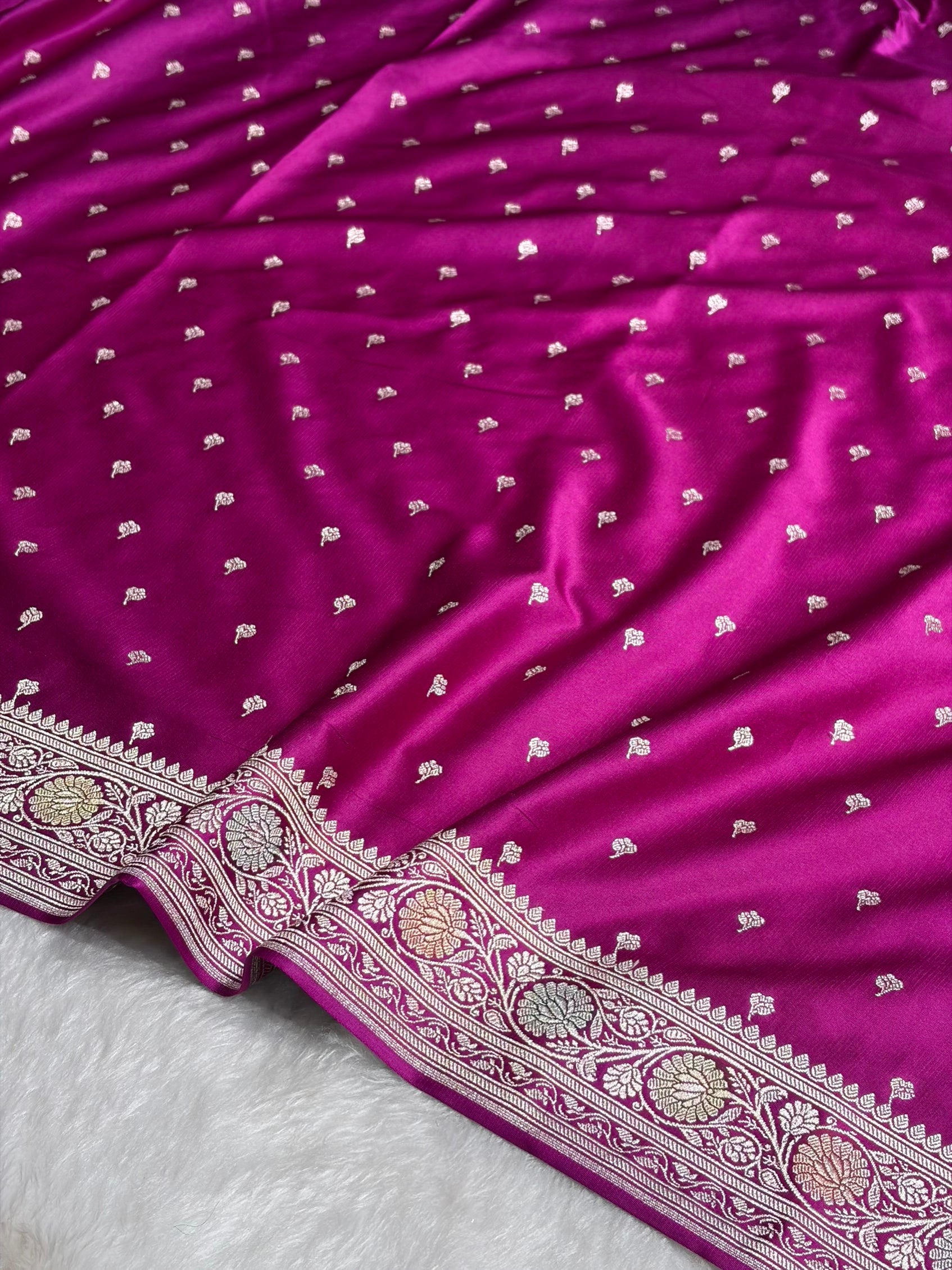 Dark Magenta Shades With Banarasi Minakari Booti Mashru Silk Saree MS78