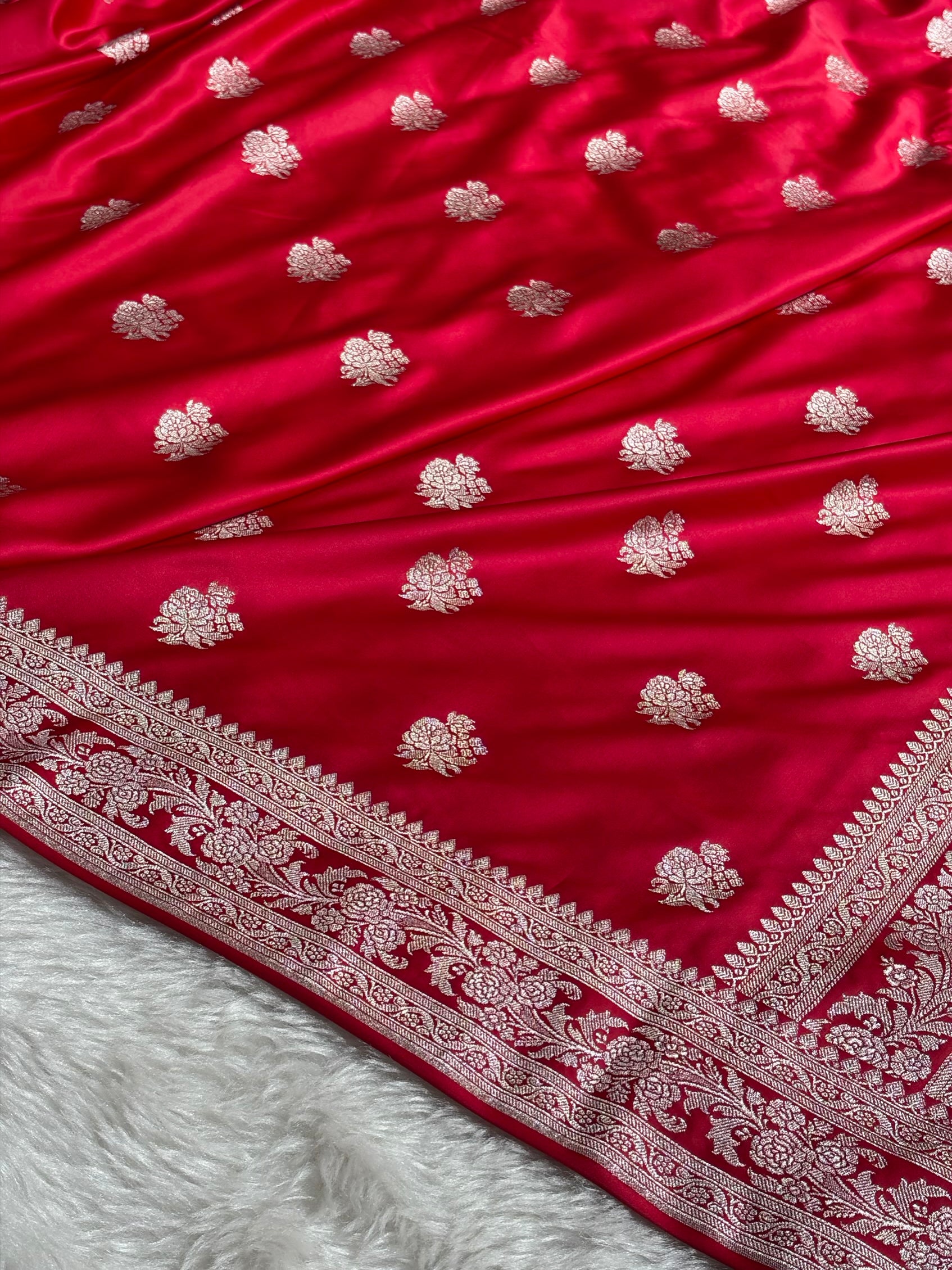 Banarasi Floral Pattern in Red Shades Floral Mashru Silk Saree MCS97