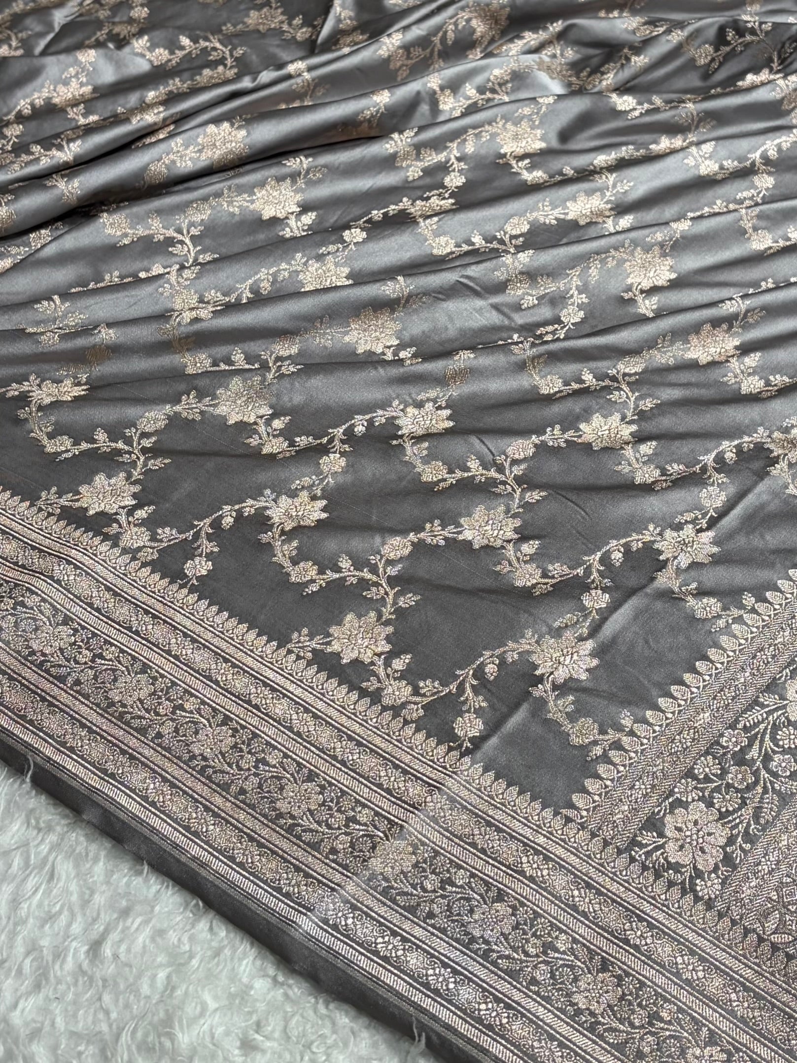 Banarasi Grey Shades Floral Jaal Mashru Silk Saree MS07