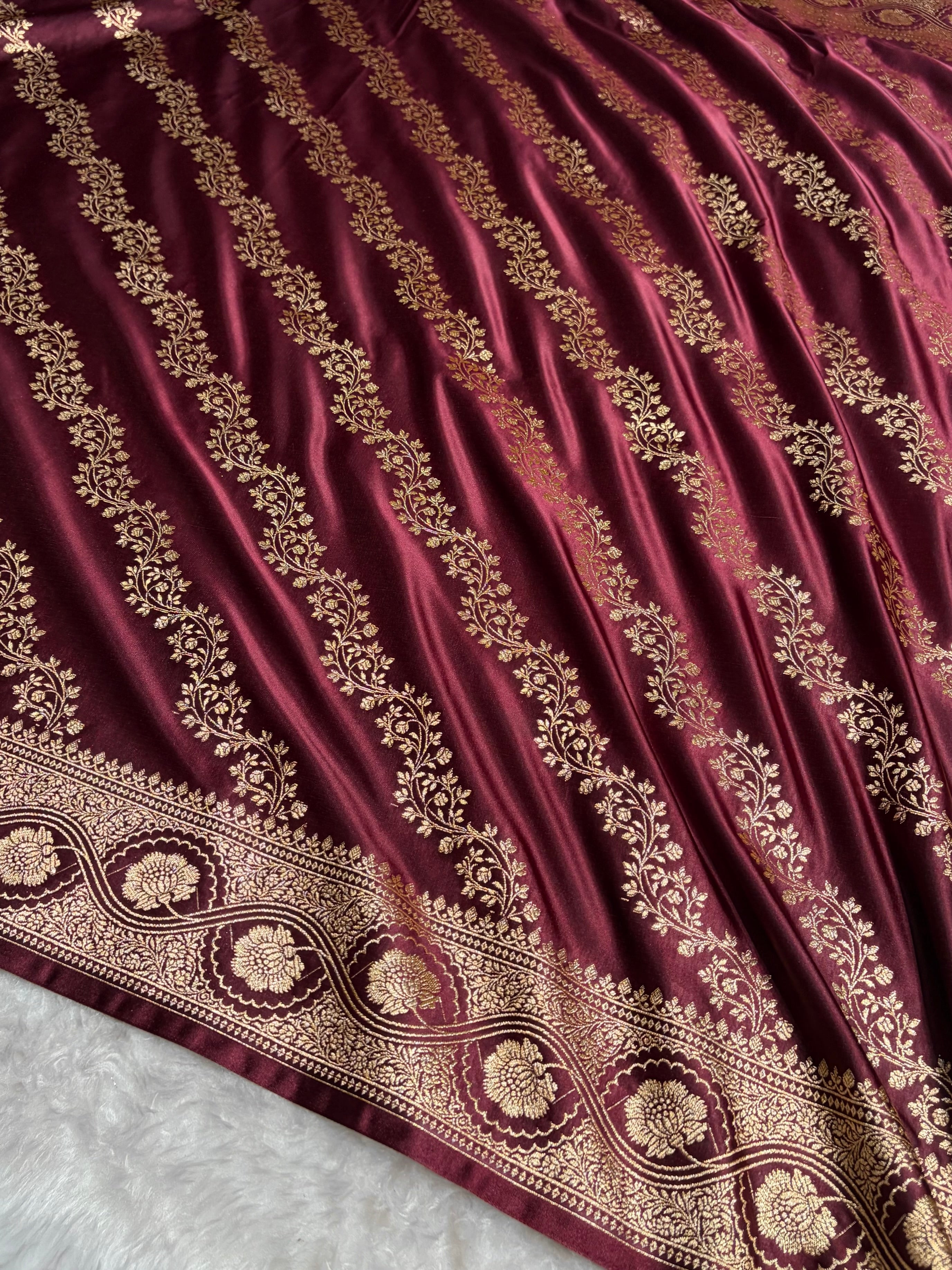 Garnet Floral Banarasi Cross Pattern Satin Katan Silk Saree SK74