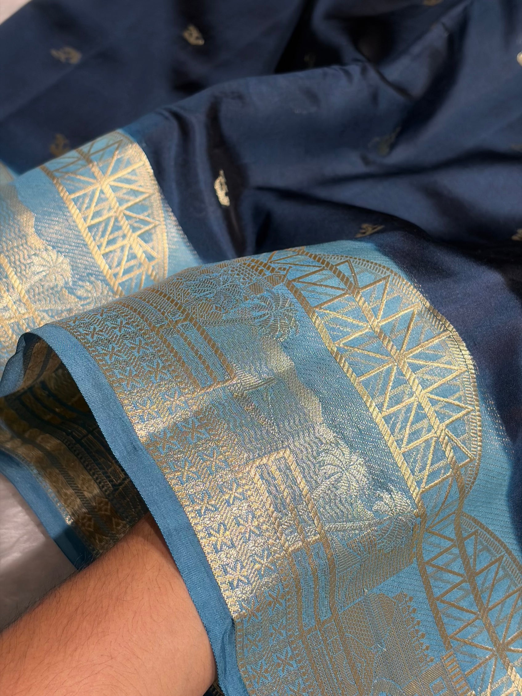 Banarasi Navy Blue With Firozi Contrast Shade Flower Boota Pure Caramel Mango Silk Saree CS-18