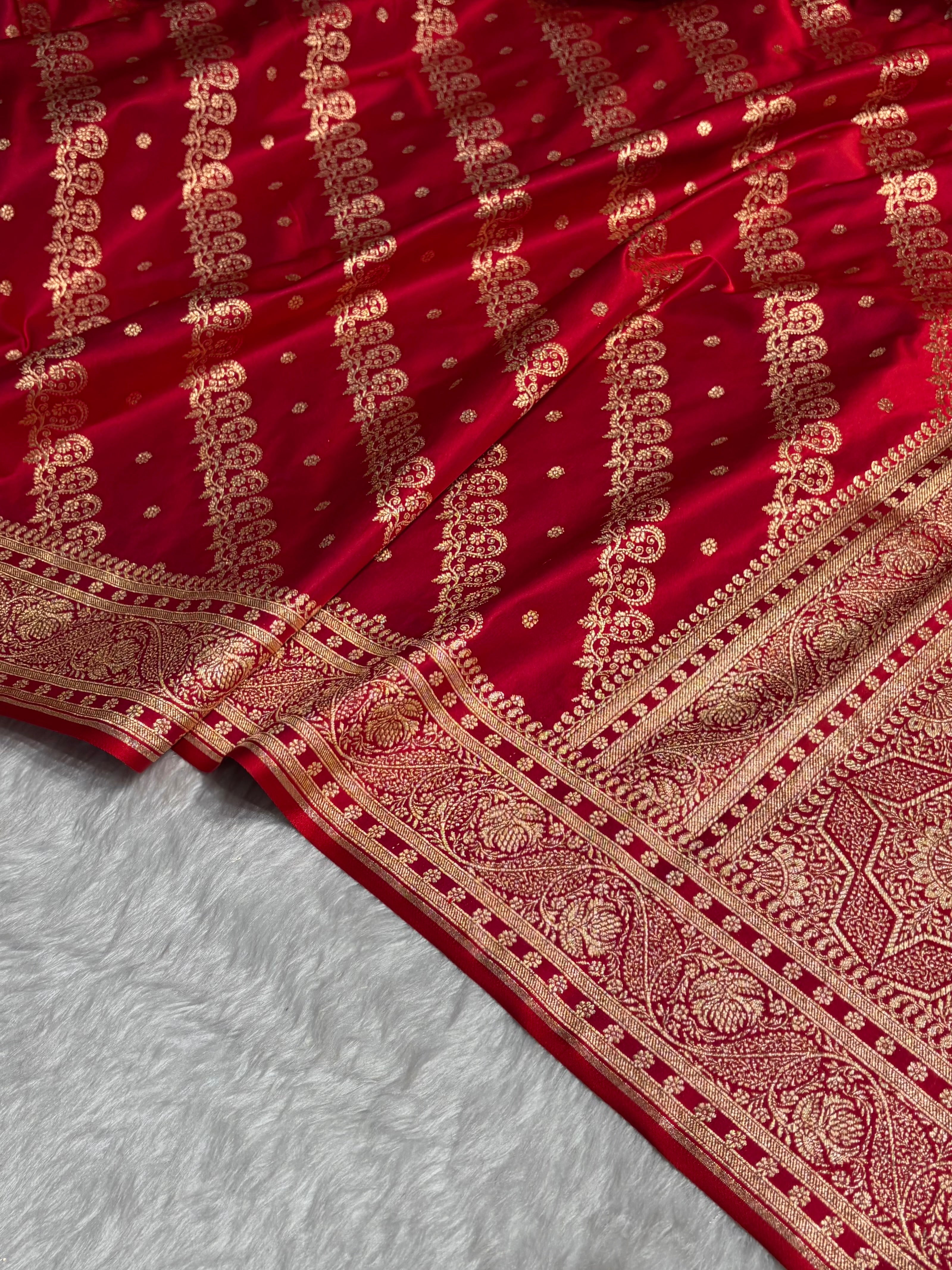 Magentic Red Shades Cross Floral Pattern Satin Katan Silk Saree SK79