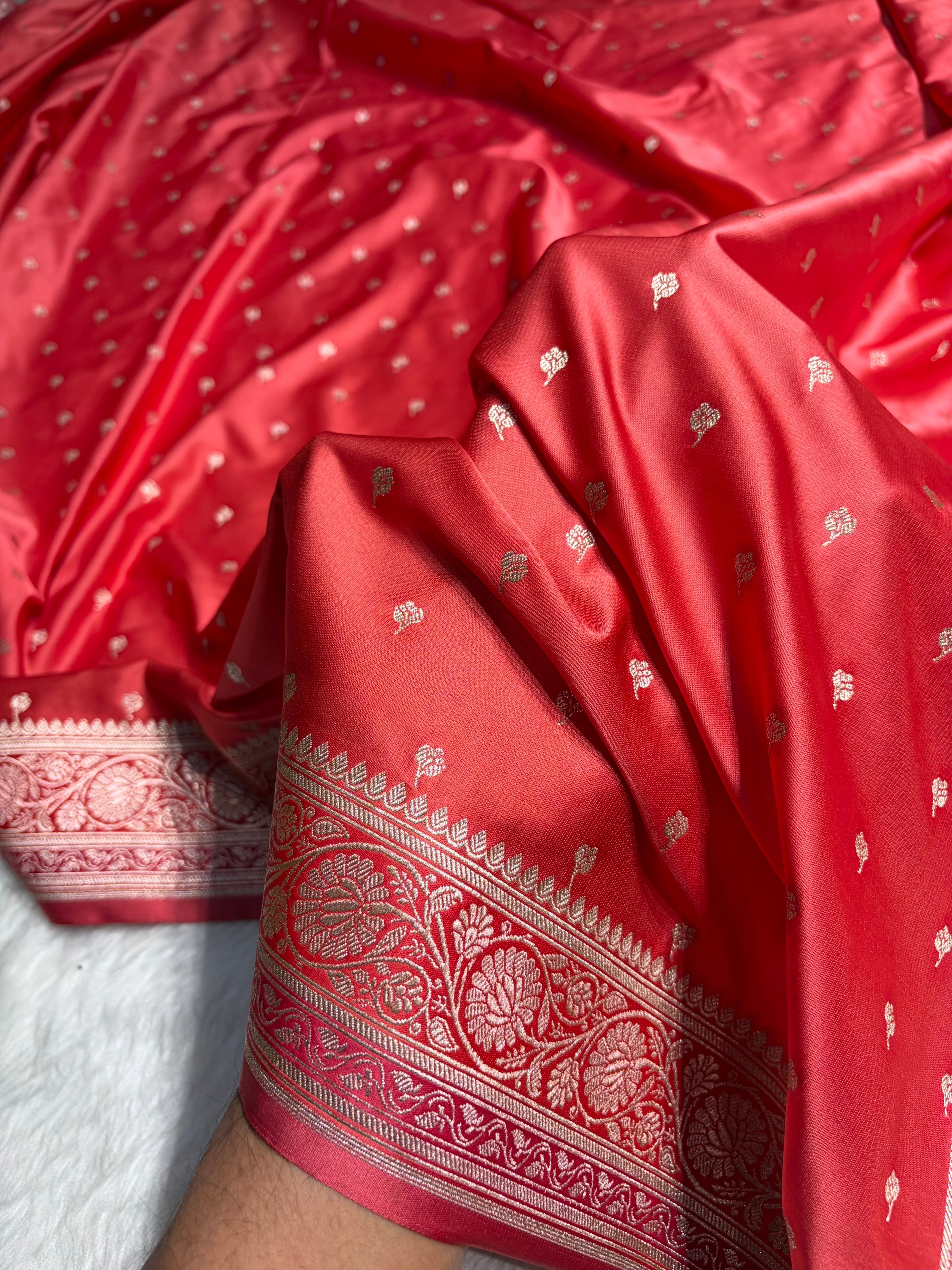 Rusty Peach Shades With Contrast Border Booti Mashru Silk Saree MS78