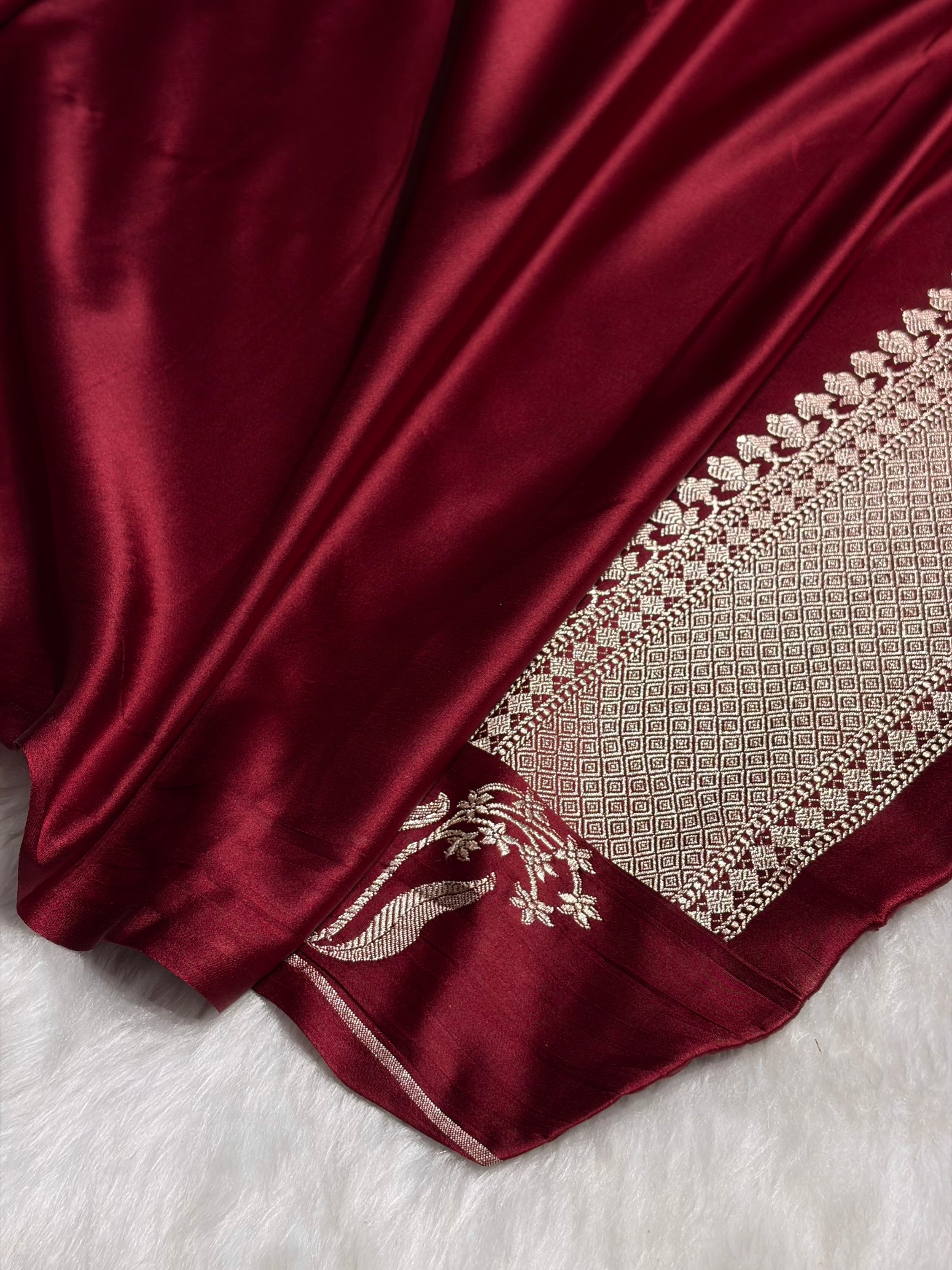 Garnet Shades Floral Border Booti Mashru Silk Saree MS74