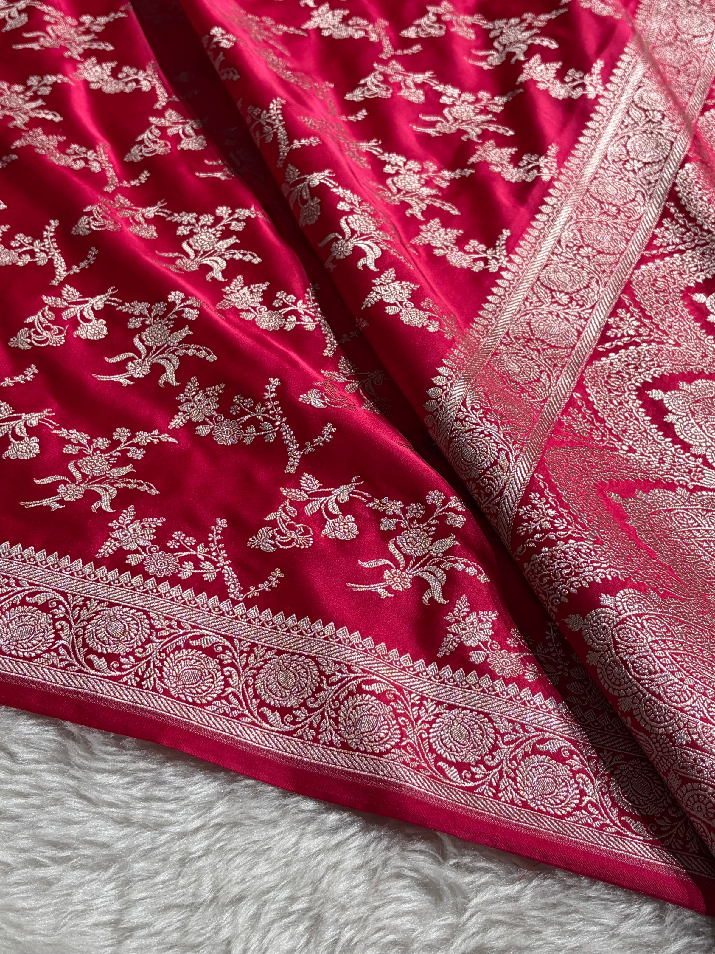 Banarasi Floral Jaal Pattern in Rani Shades Floral Mashru Silk Saree MCS98