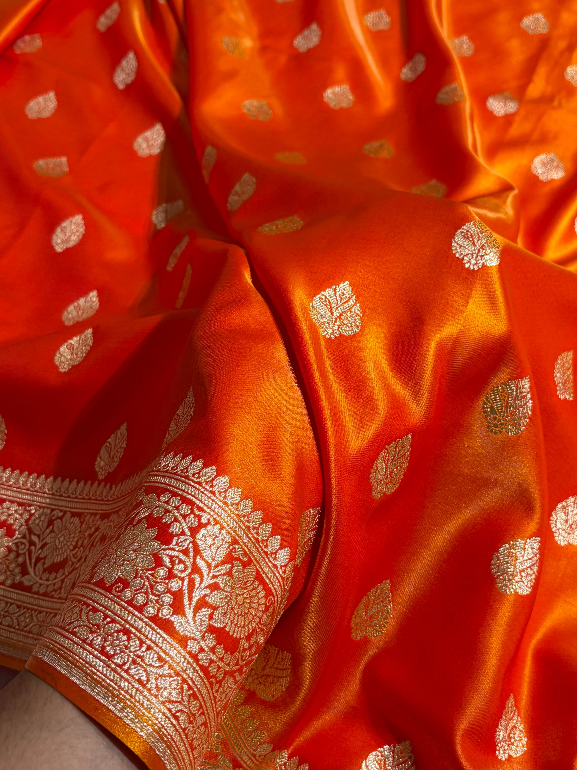 Fire Gold Shades Booti Pattern Banarasi Satin Silk Saree SS58