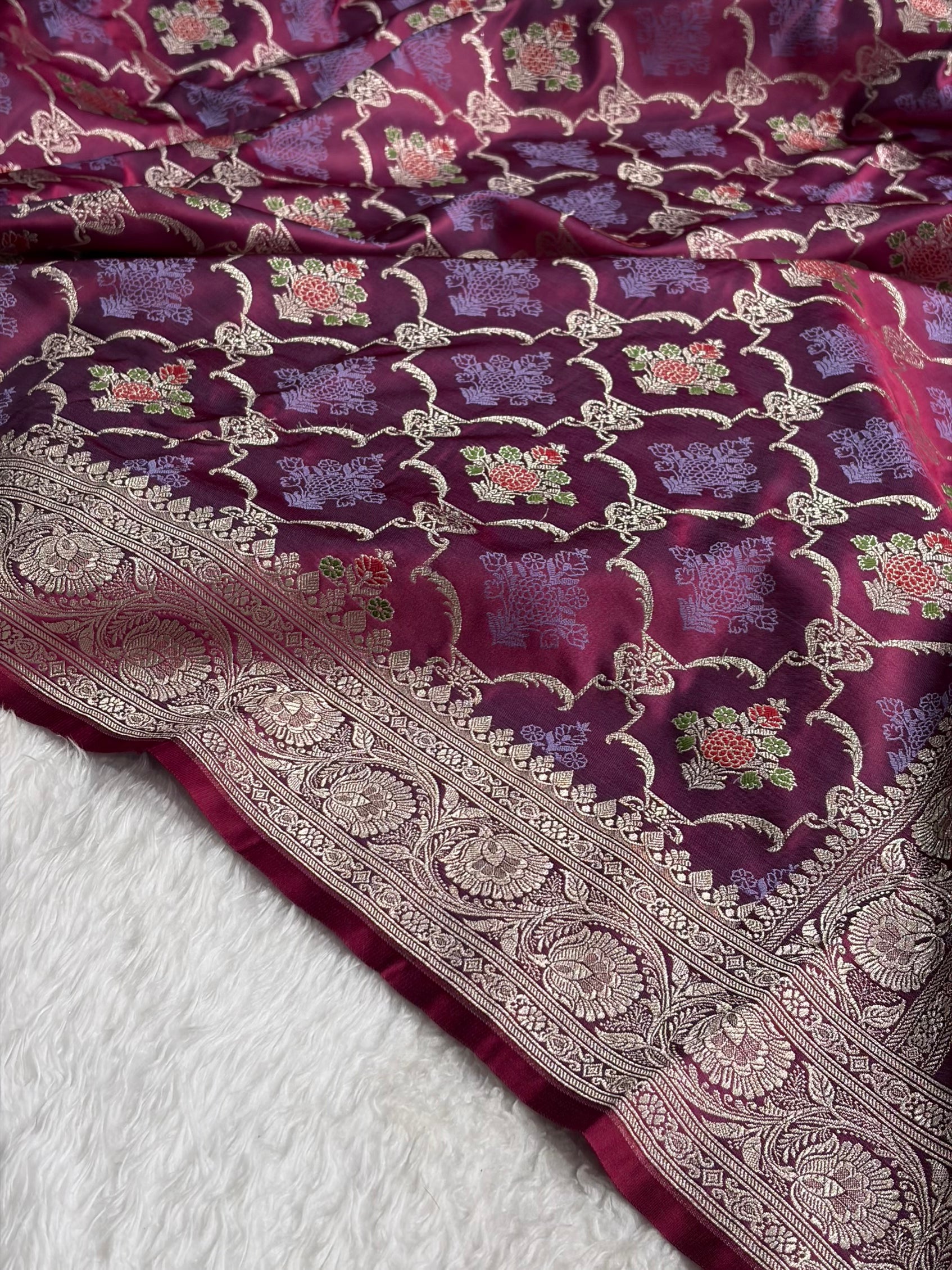 Banarasi Magenta Shades Tanchoi Motif Mashru Silk Saree