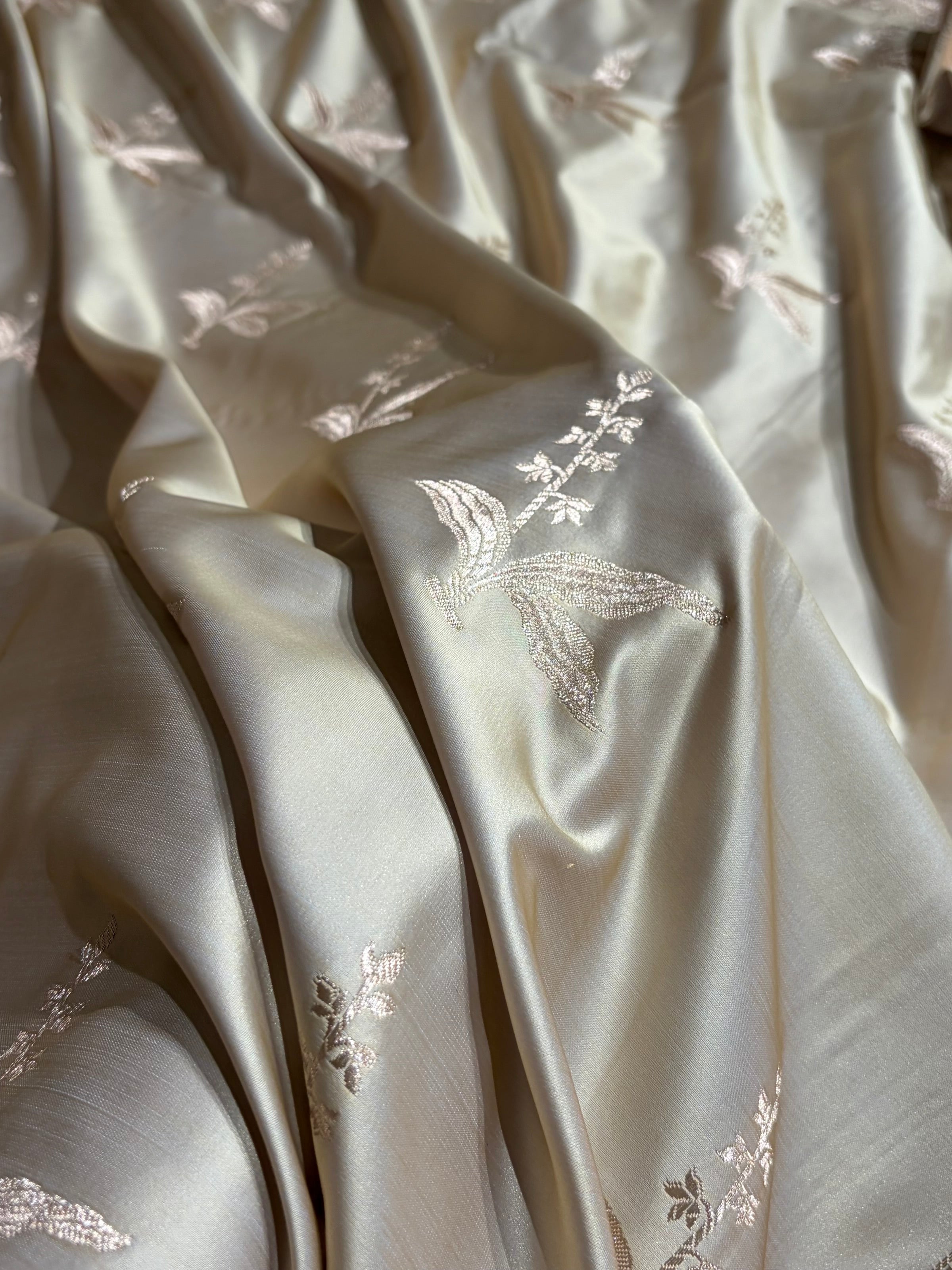 Beige Floral Motif Mashru Silk Saree MSM-04