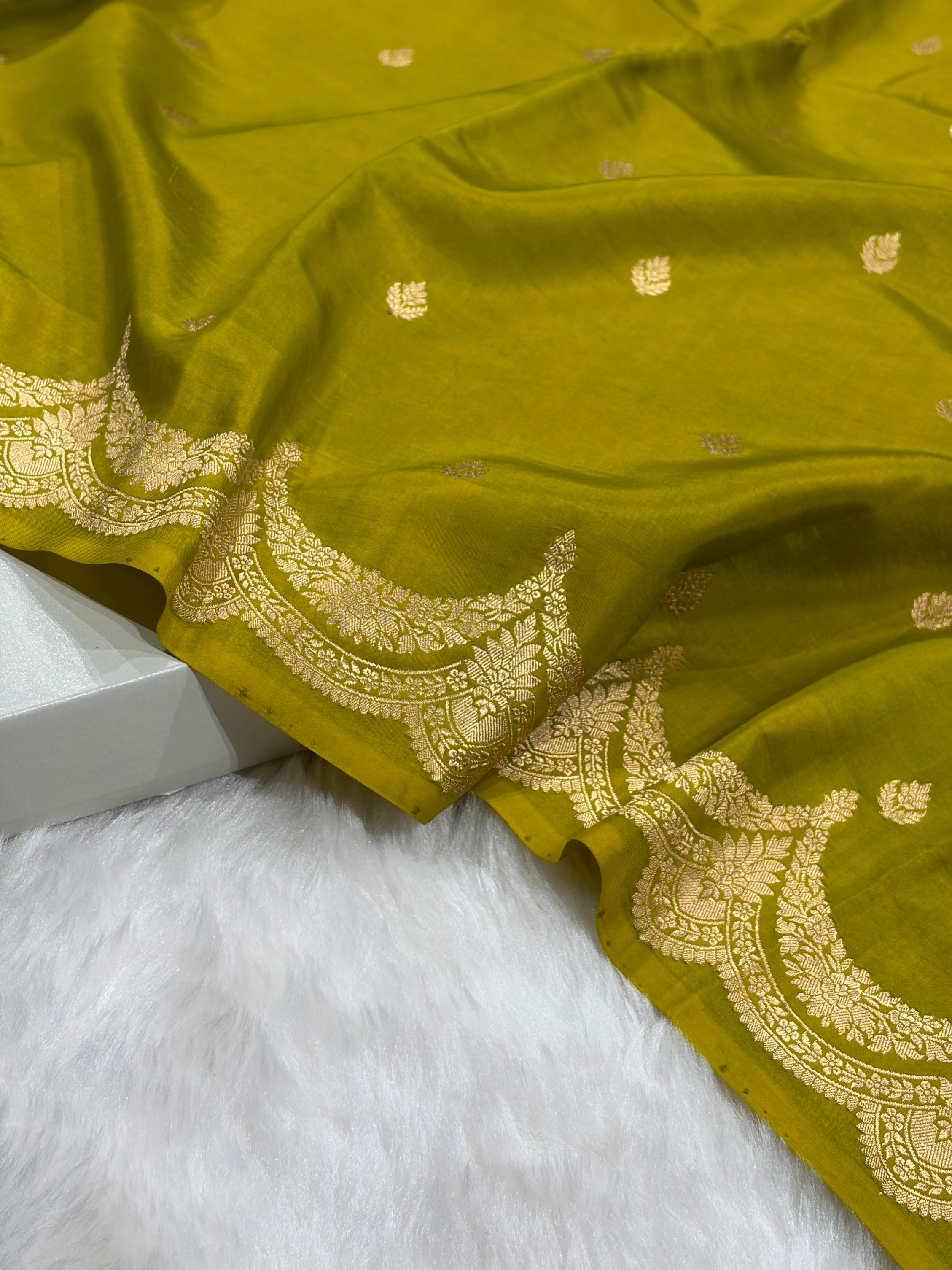 Green Shades Boota Handwoven Pure Katan Paper Silk RM-19