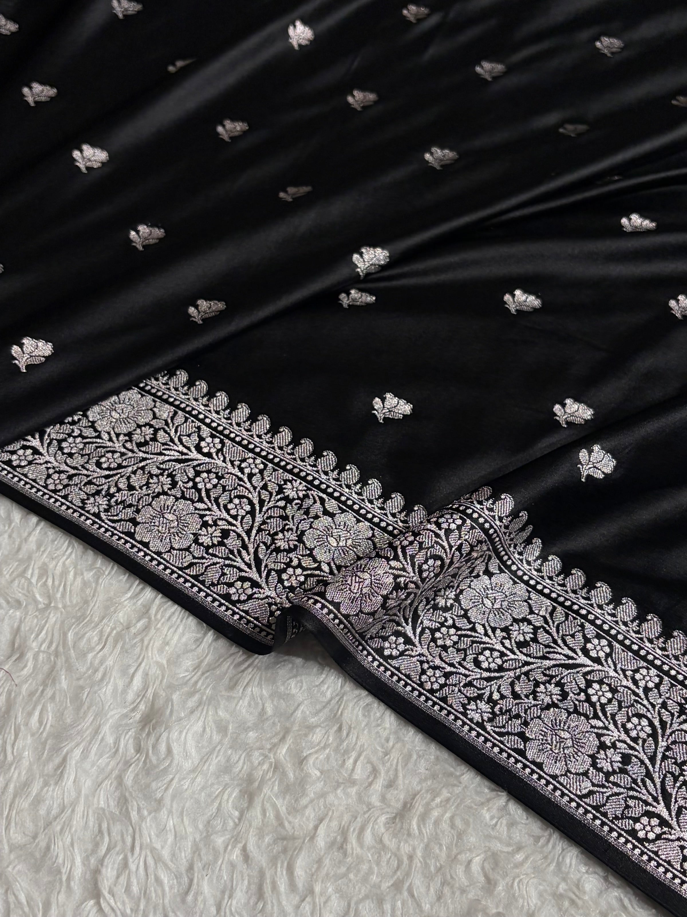 Banarasi Black Shades floral Booti Mashru Silk Saree MCS40