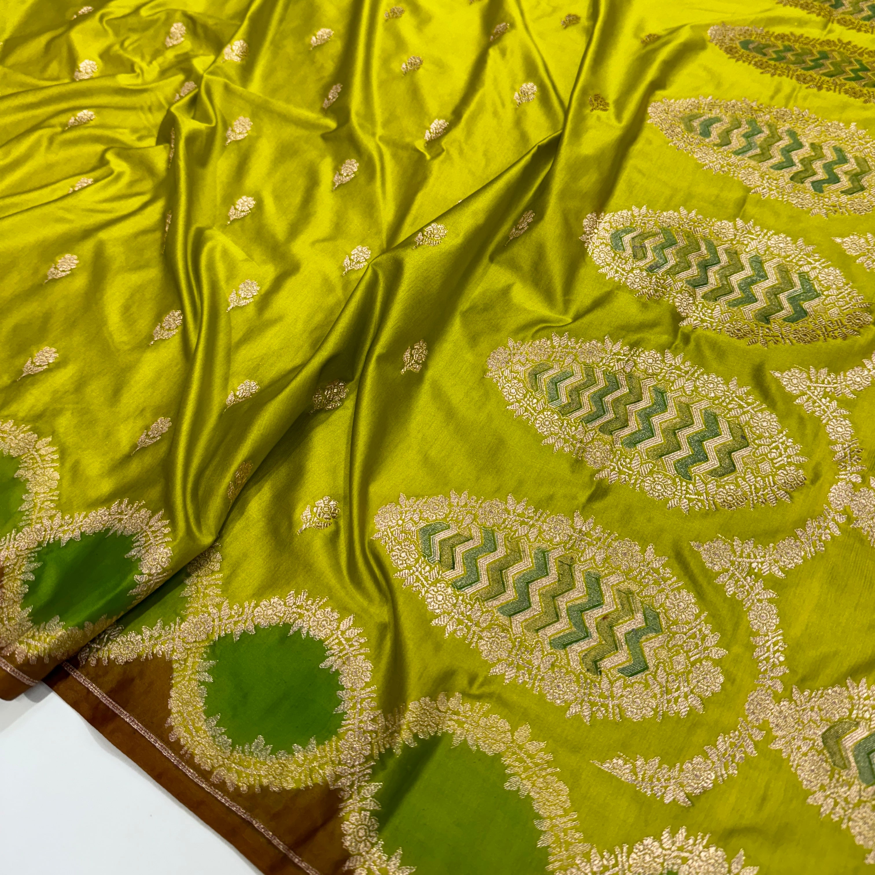 Mehandi Green Rangkart Scallop Mashru Silk Saree