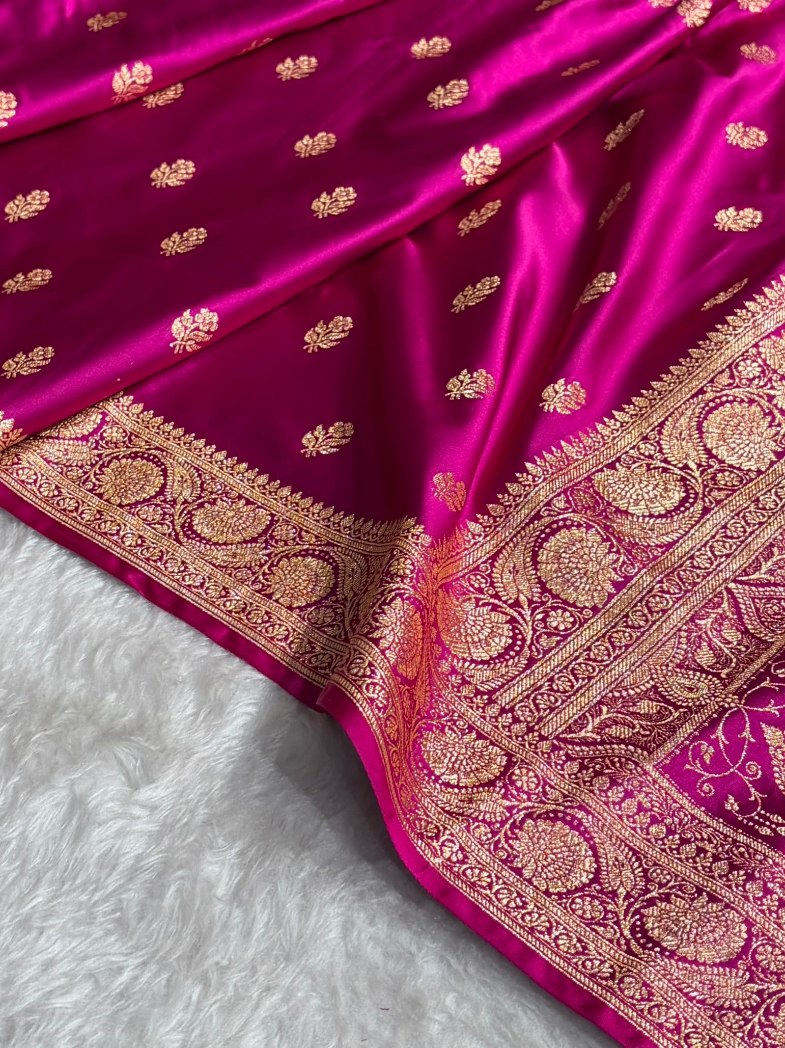Banarasi Cross Magenta Floral Boota Pattern Satin Katan Silk Saree SK71