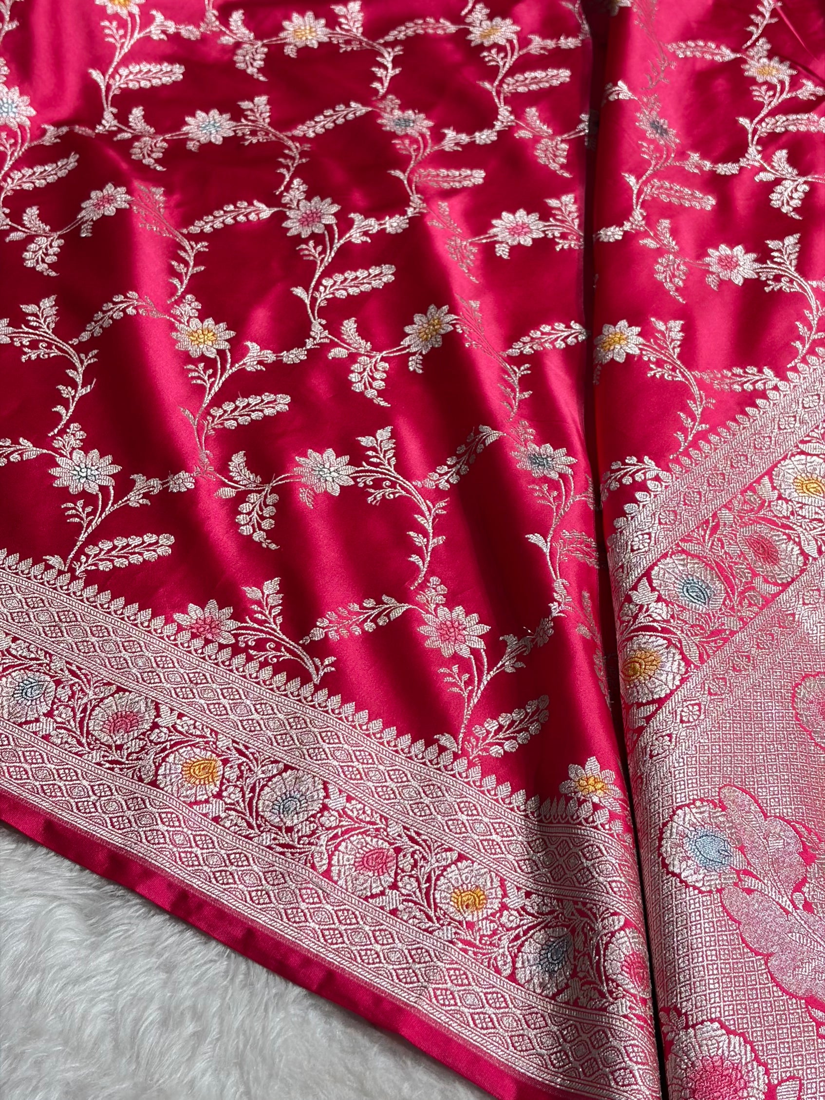 Banarasi Pattern Minakari Jaal Rani Shade Mashru Silk Saree MCS23