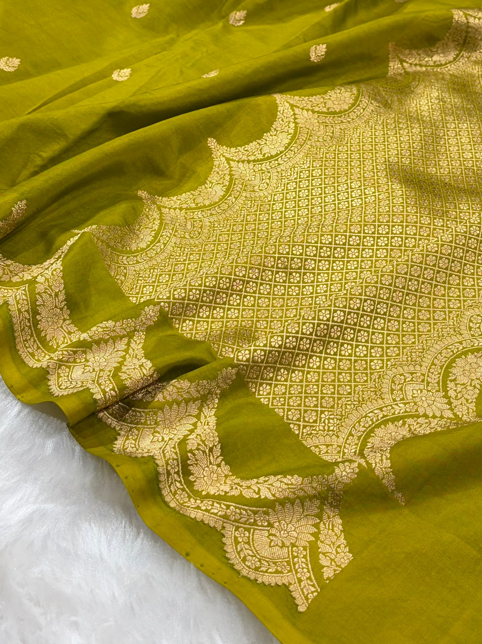 Green Shades Boota Handwoven Pure Katan Paper Silk RM-19