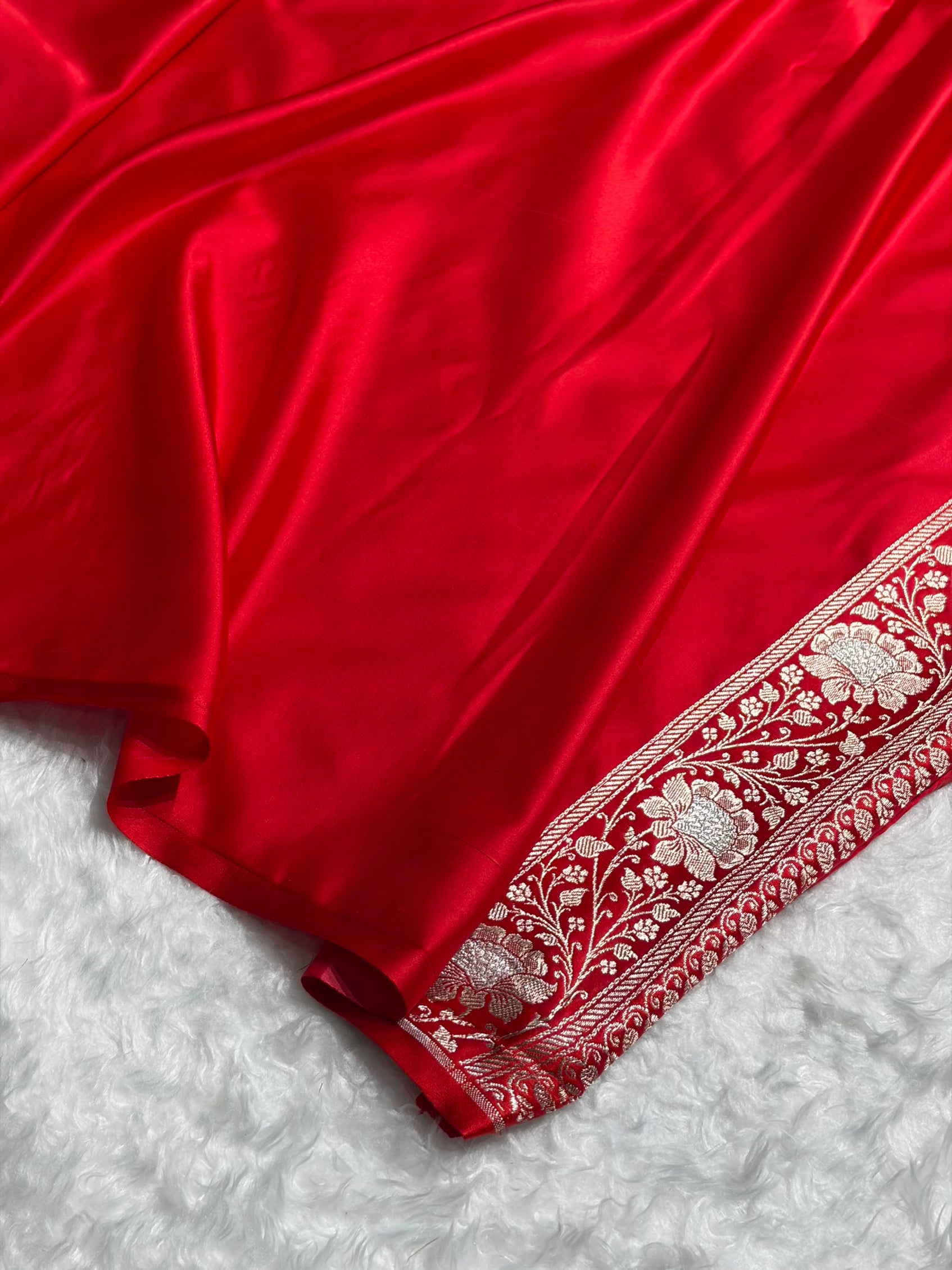 Red Shades Banarasi With Plain Minakari Broder Pattern Mashru Silk Saree MSM-135