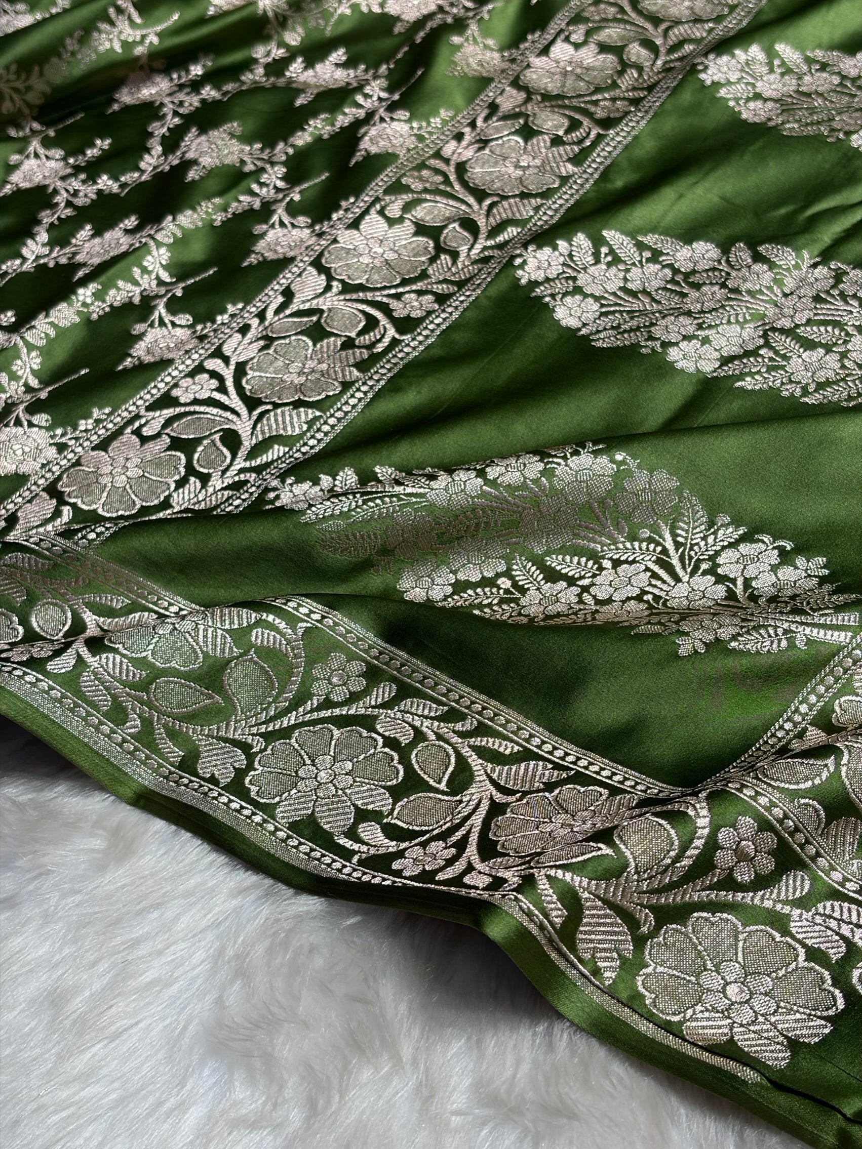 Mehendi Green Shades Mashru Silk Banarasi Saree With Jaal Pattern MS71