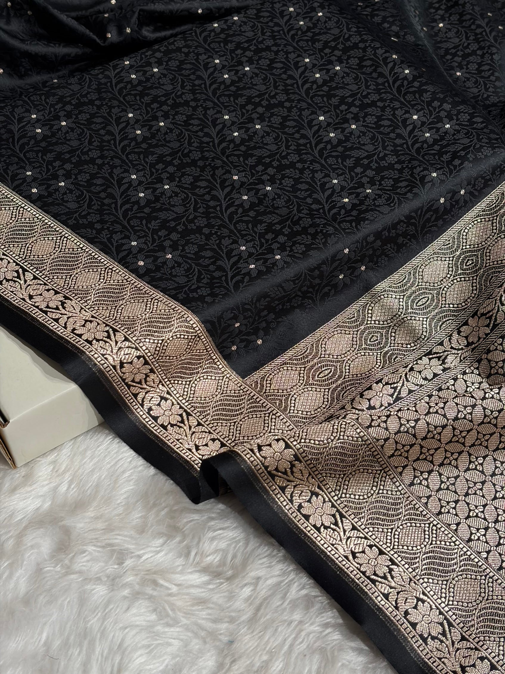 Black Shades Tanchoi Motif Mashru Silk Saree MST-15