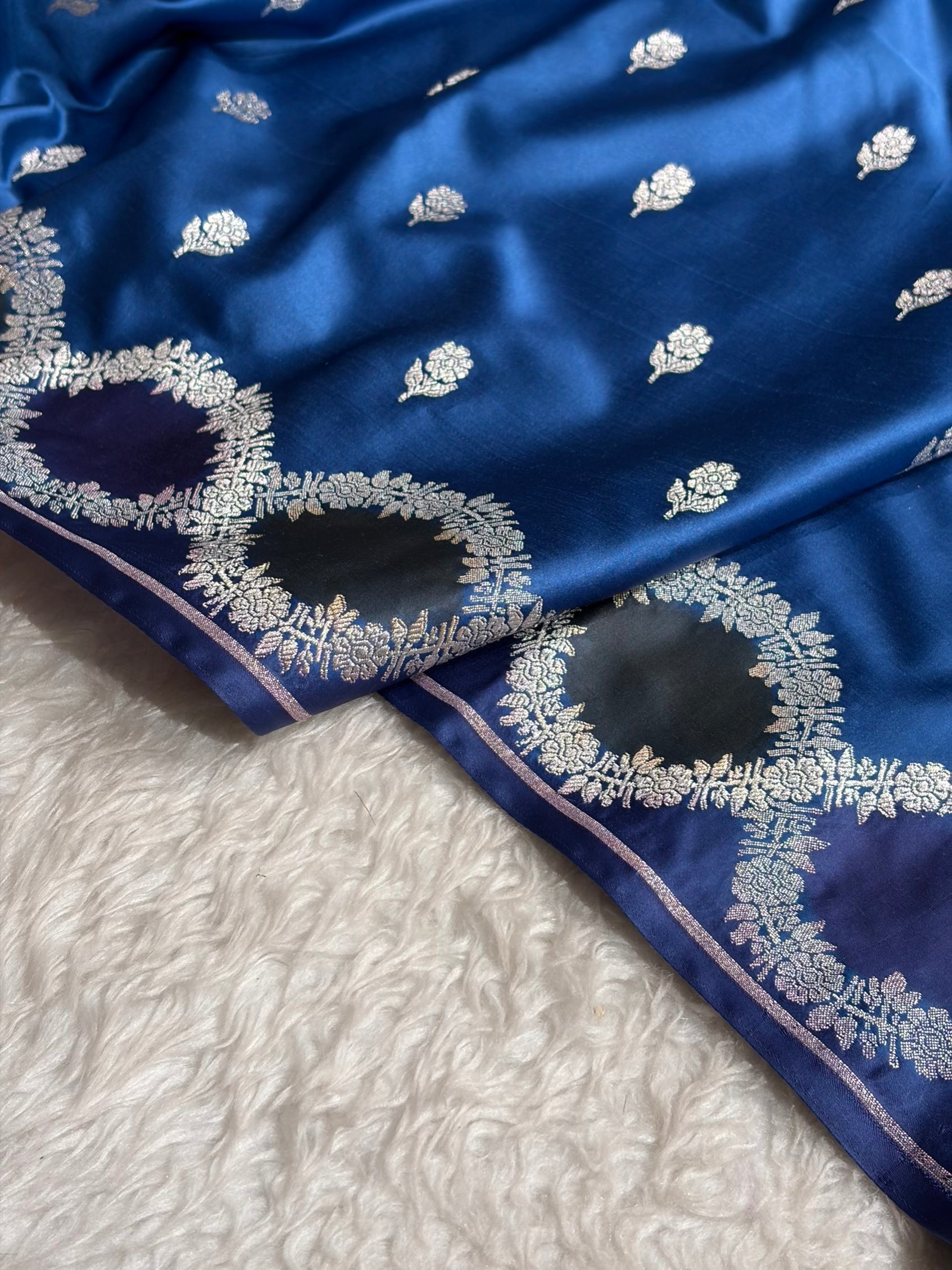 Royal Blue Rangkart Scallop Floral Booti Mashru Silk Saree