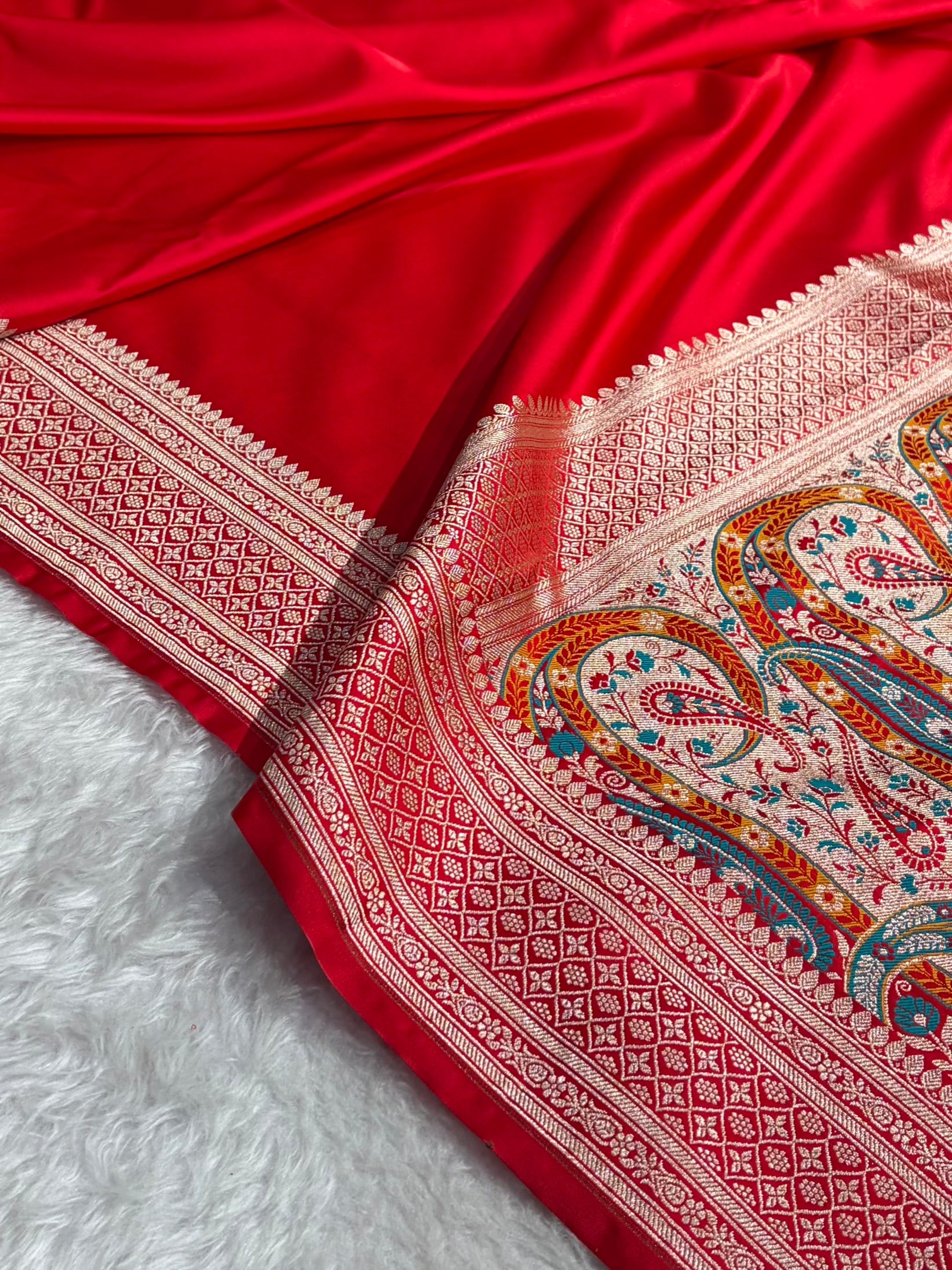 Banarasi Plain Red Shades With Minakari Pallu Mashru Silk Saree MS82