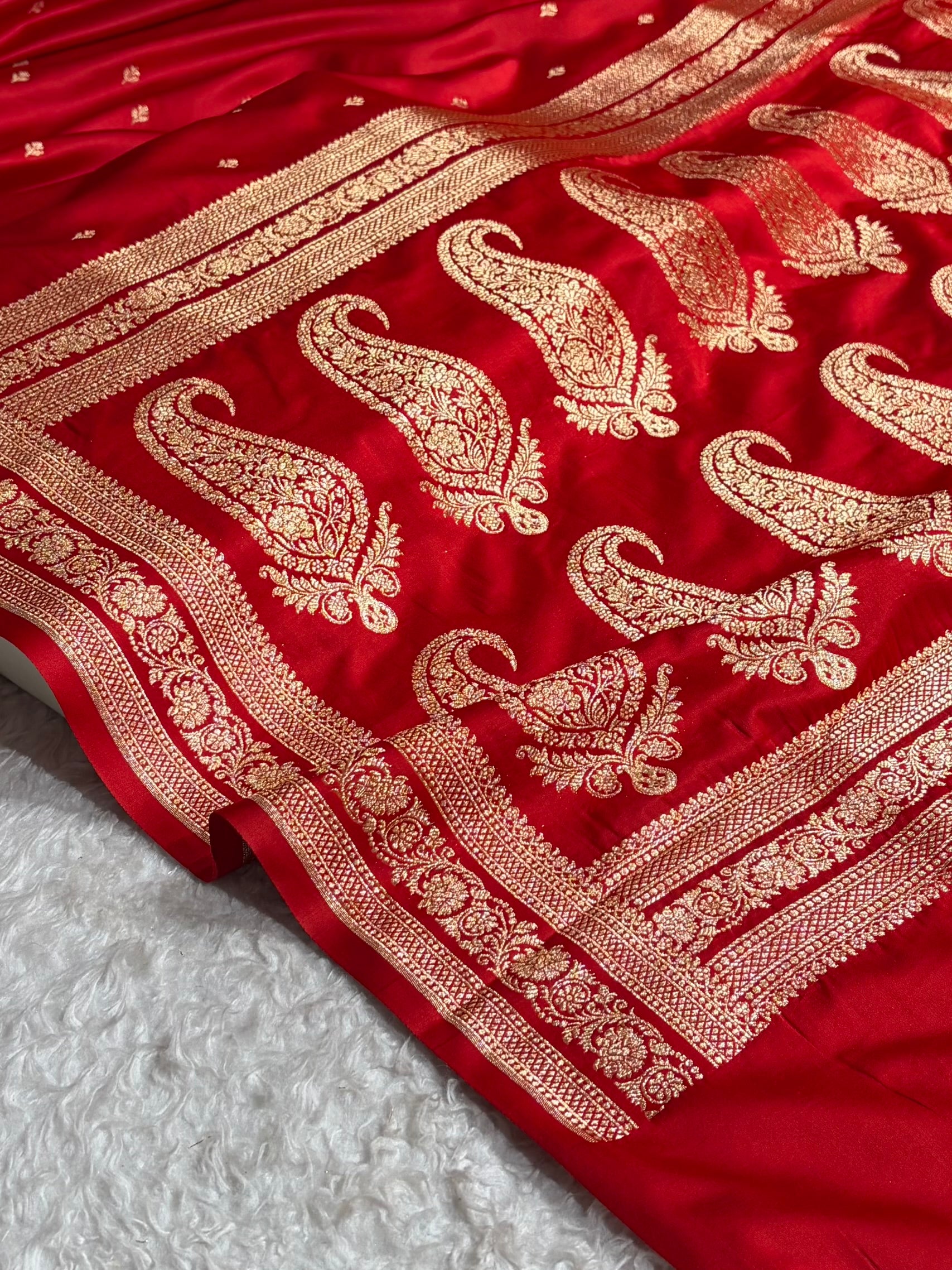 Banarasi Satin Katan Saree Booti Pattern in Red Shades SK128