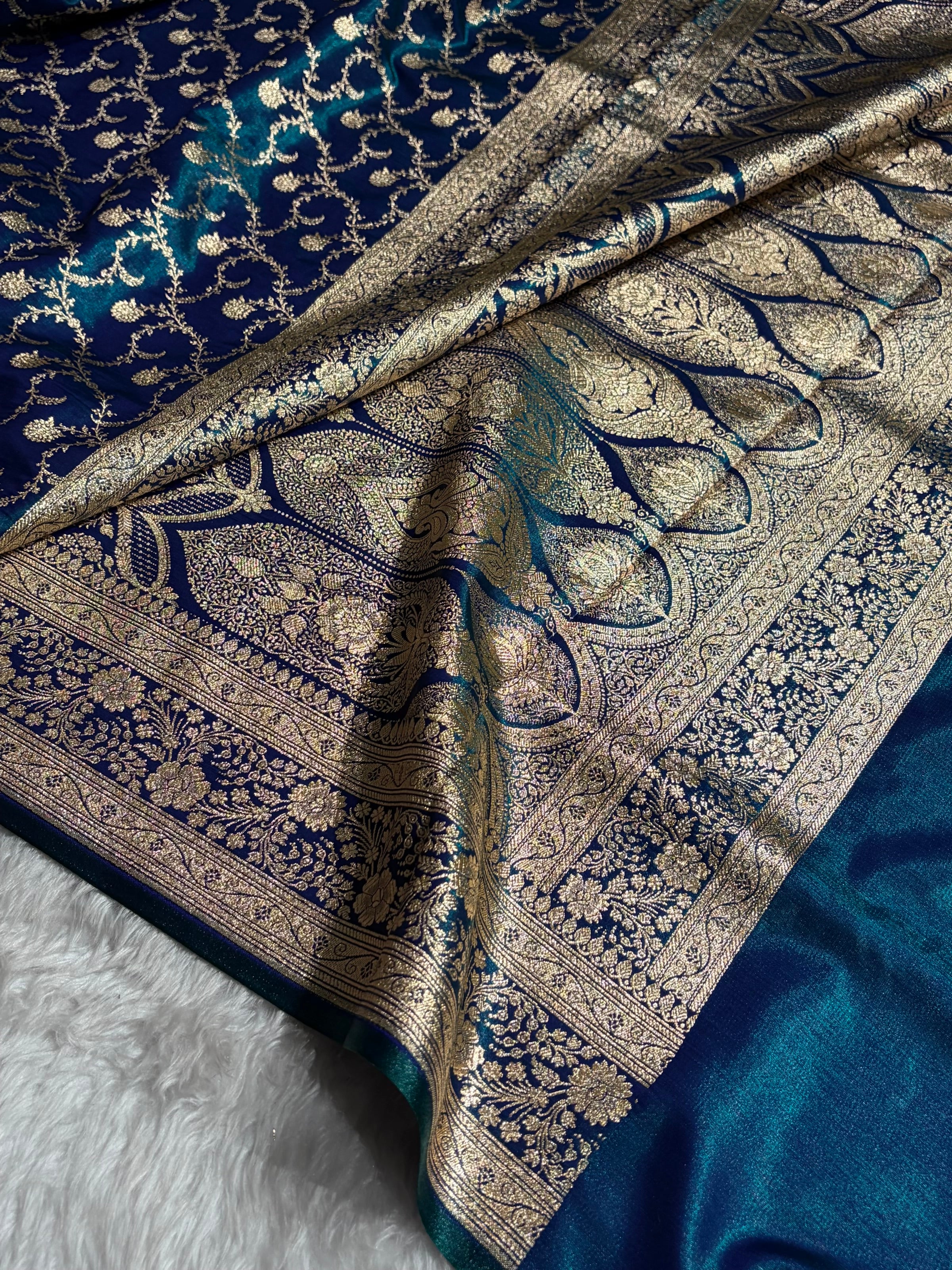 Peacock Shades Jaal Pattern Banarasi Satin Silk Saree SS43