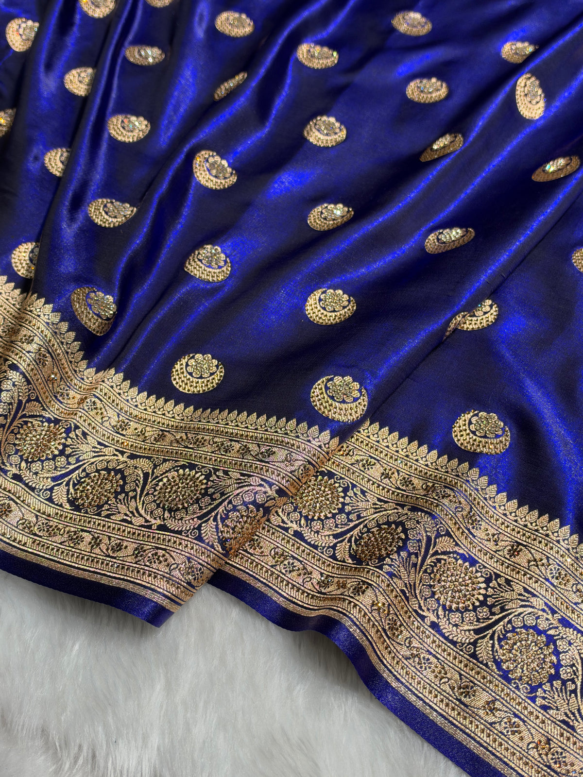 Royal Chand Tara Boota With White Swarovski Work