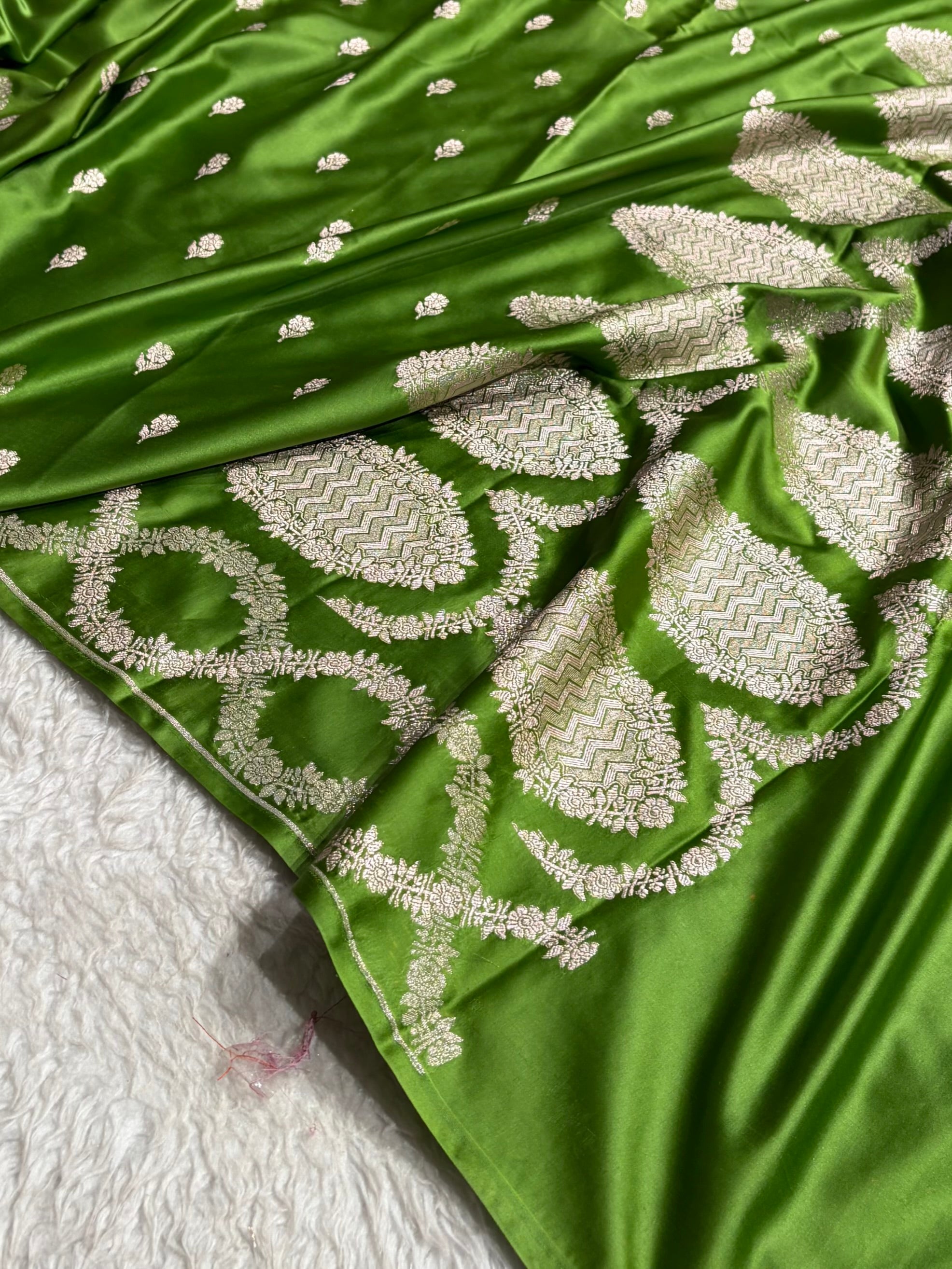 Mehendi Green Shades Scallop Floral Booti Mashru Silk Saree