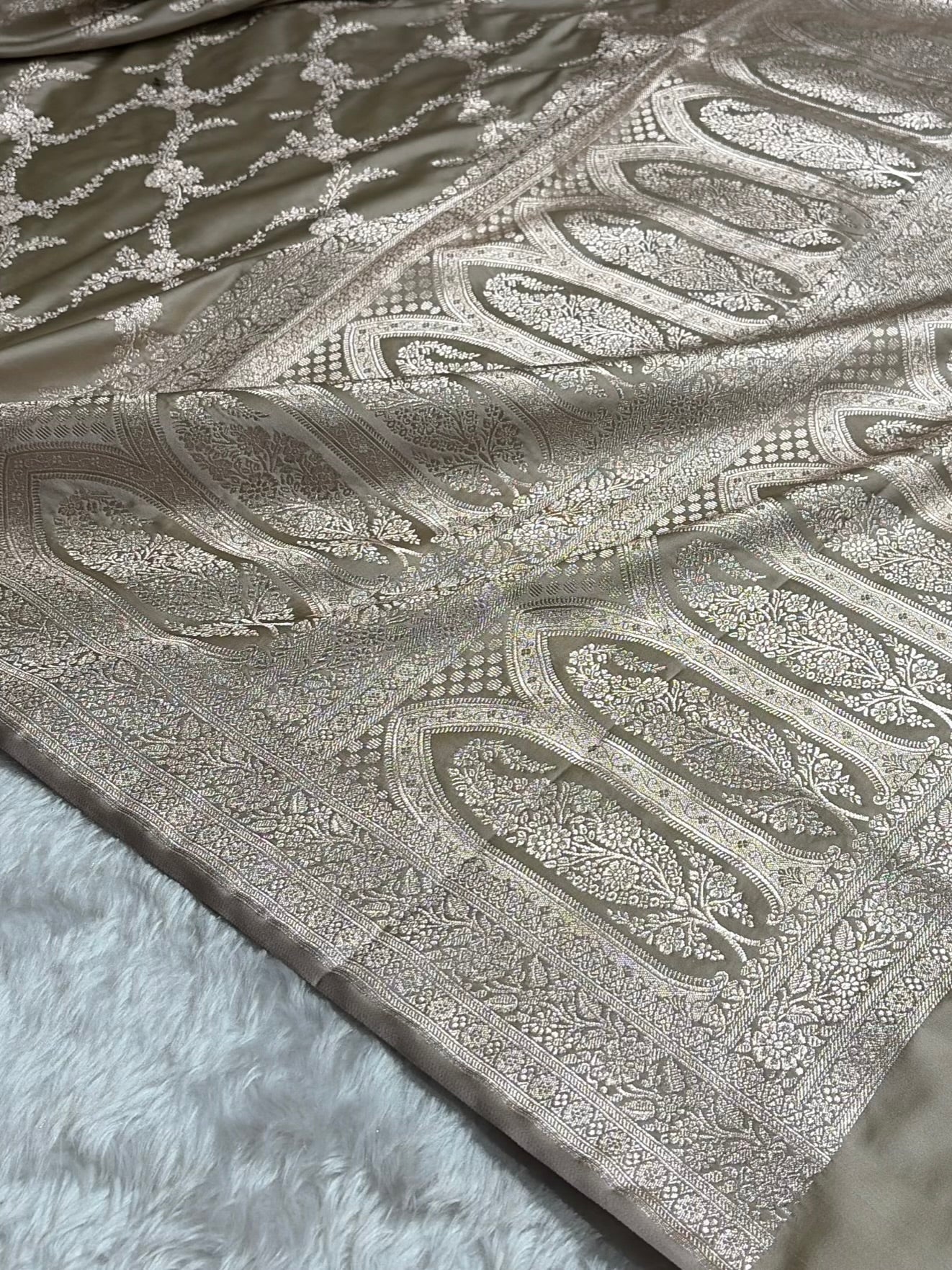 Light Olive Shades Banarasi With Floral Border Mashru Silk Saree MSM-127