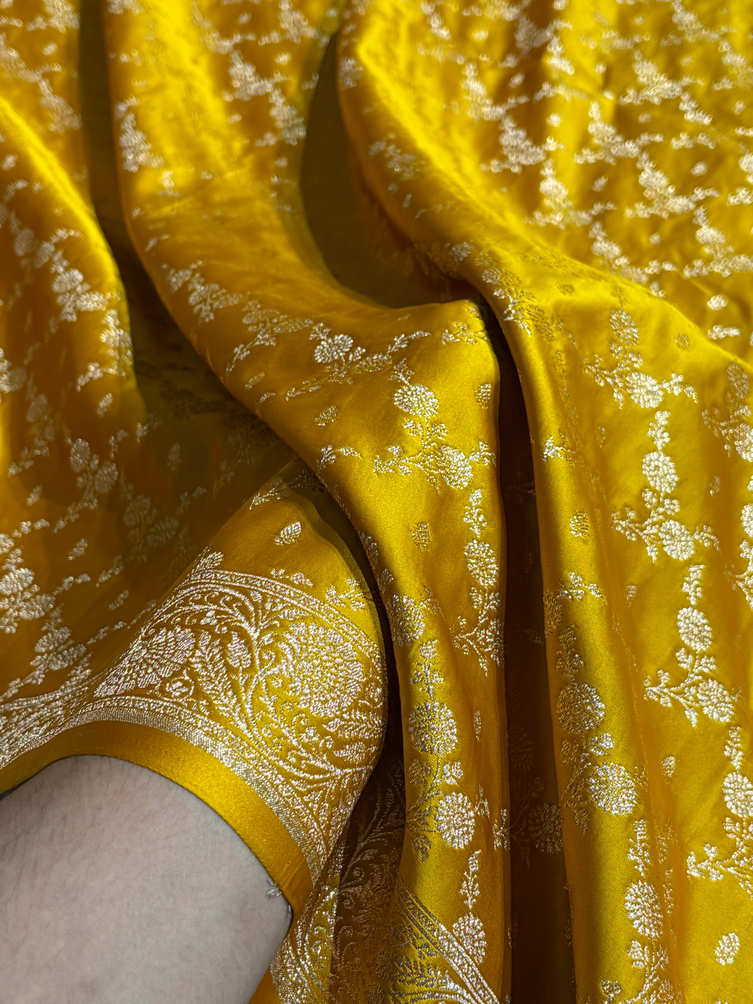 Banarasi Satin Katan Saree Jaal Pattern In Mustard Shades SK133