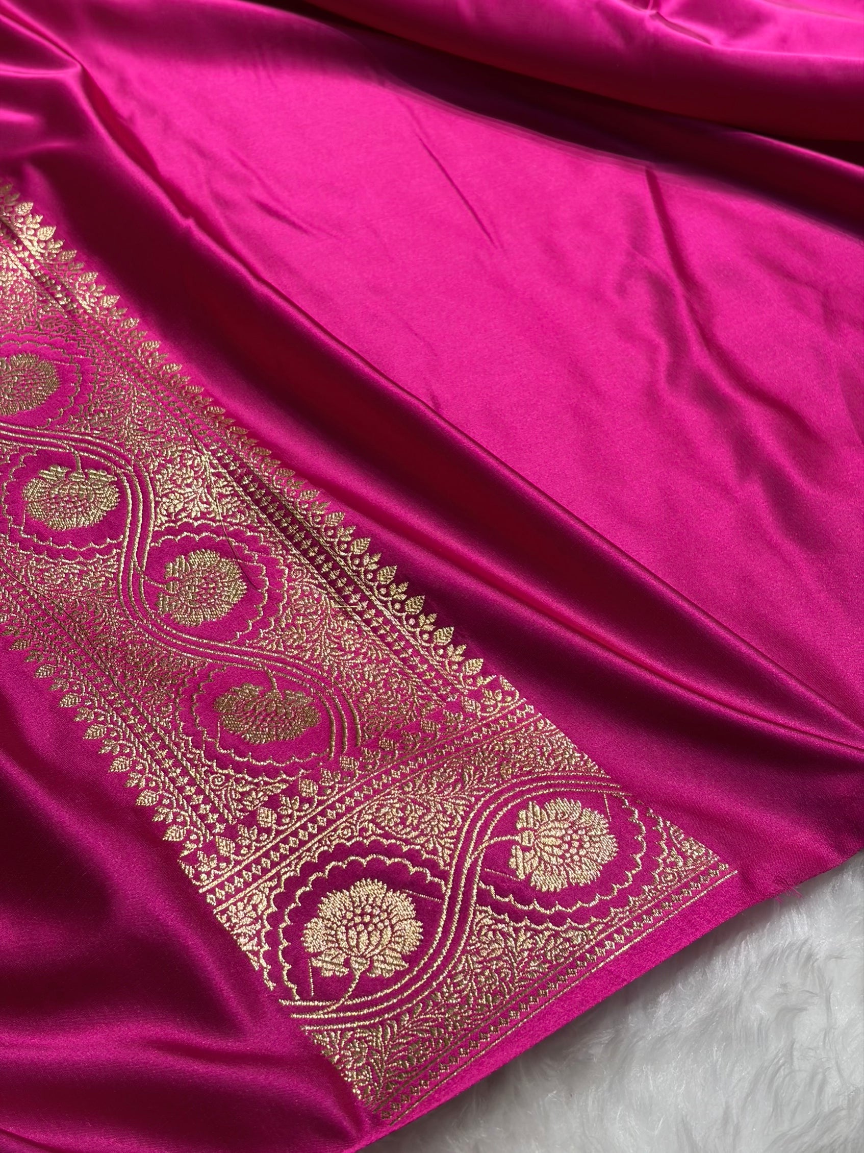 Rani Booti Pattern Satin Katan Silk Saree SK54