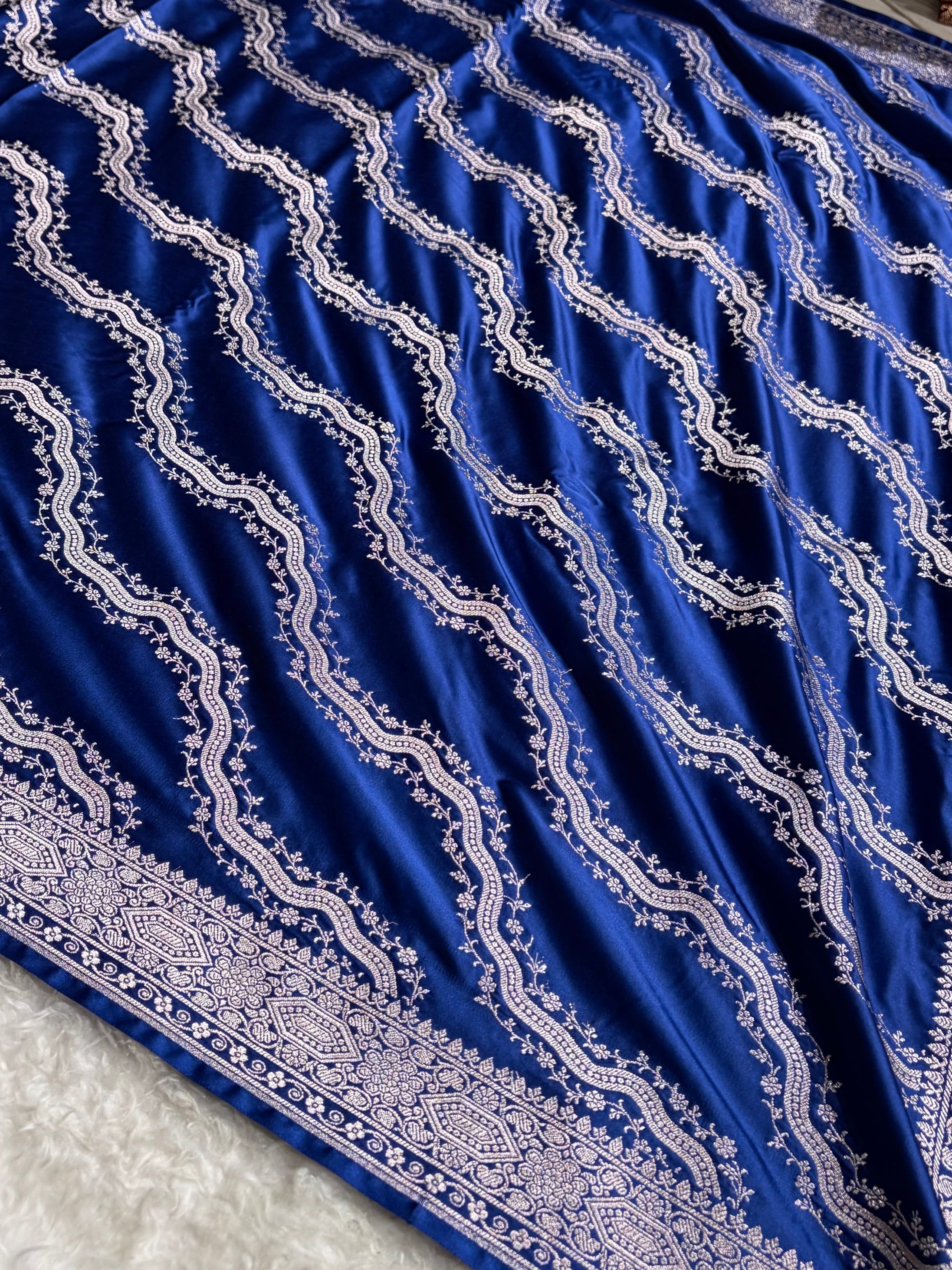 Banarasi Cross Pattern in Royal Blue Shades Floral Mashru Silk Saree MS93