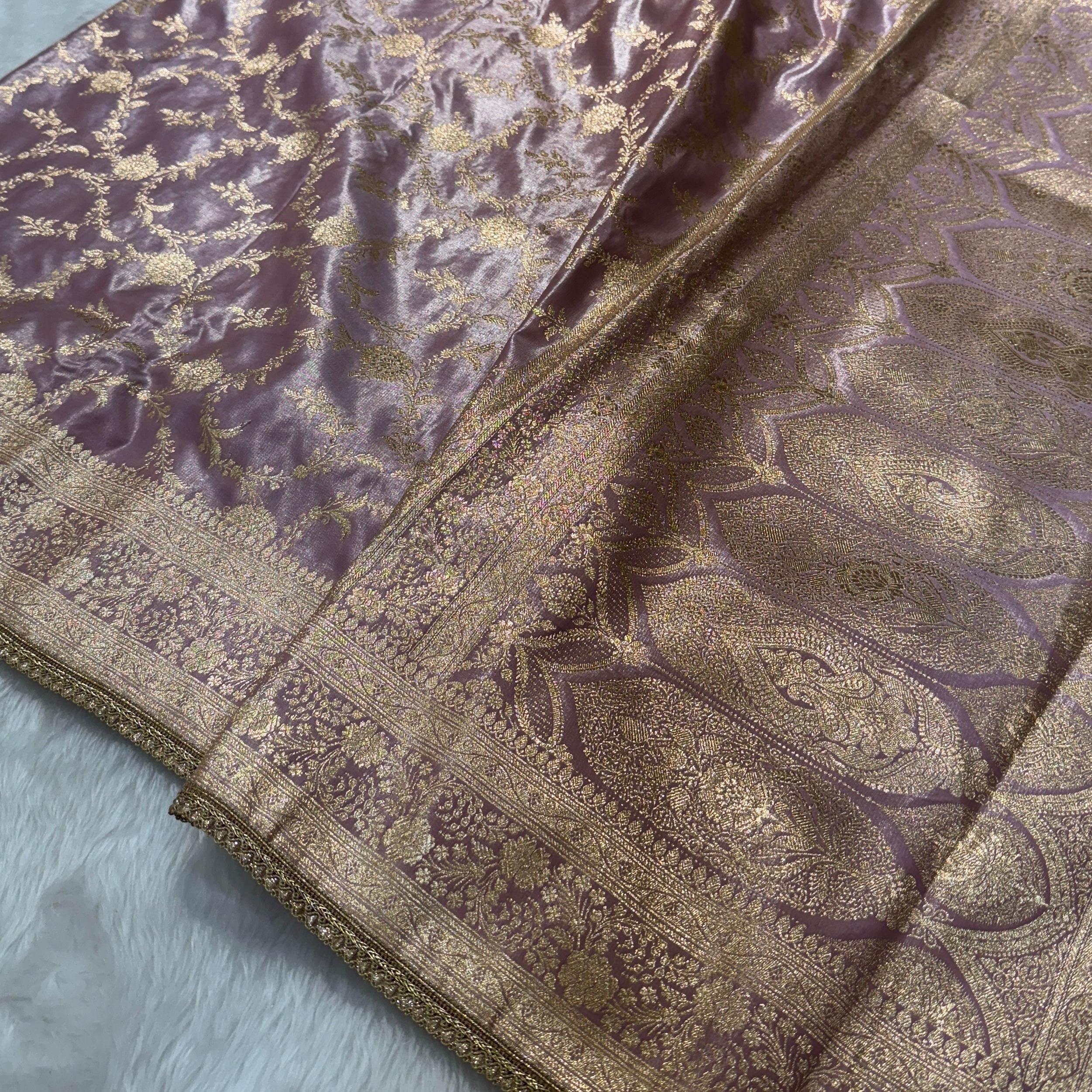 Scintillating Dusty Lavender Colour Satin Silk Banarasi Saree with Allover Jaal Pattern | SKU - SSGP2