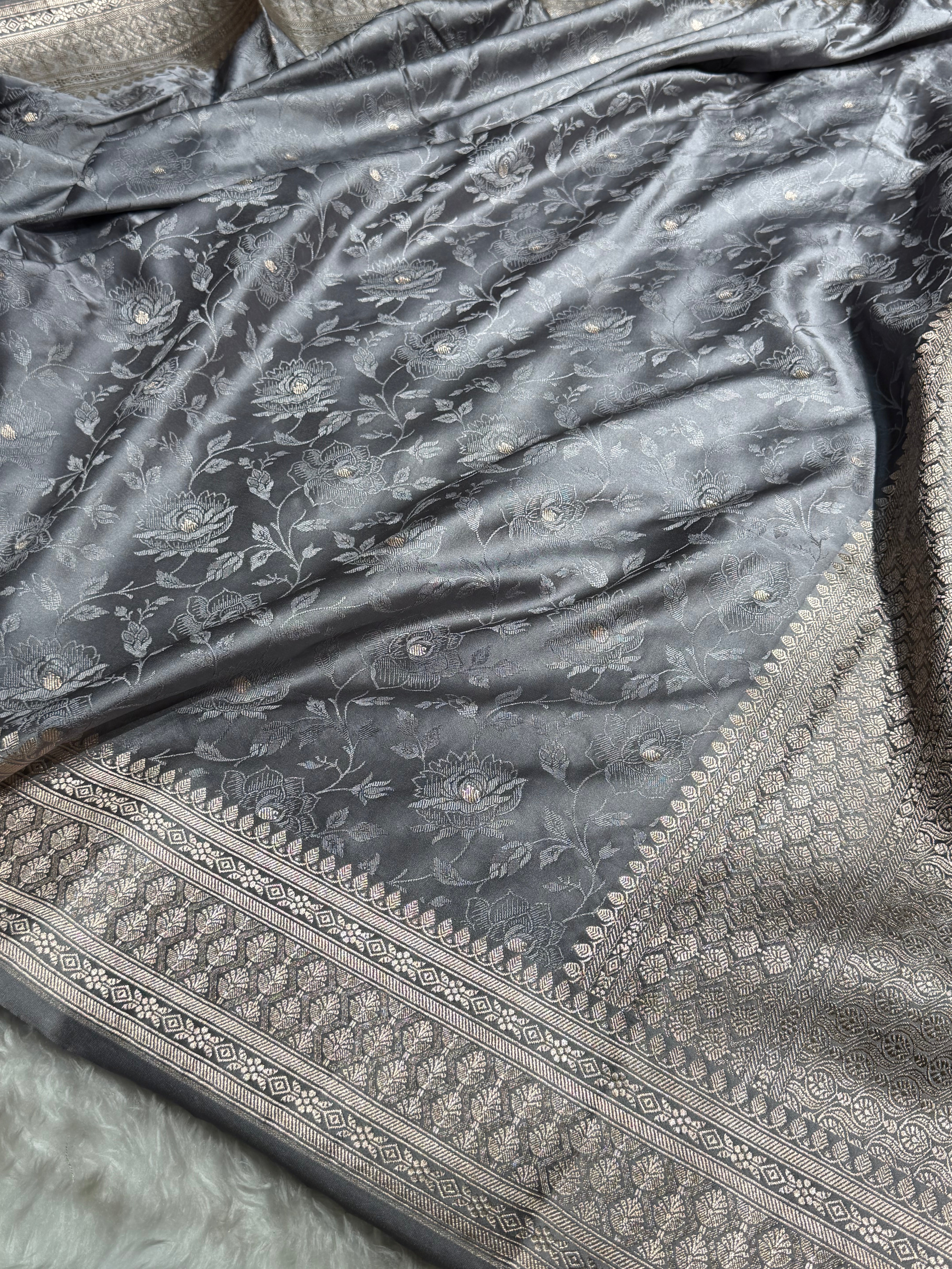 Gray Tanchoi Floral Booti Mashru Silk Saree MS59